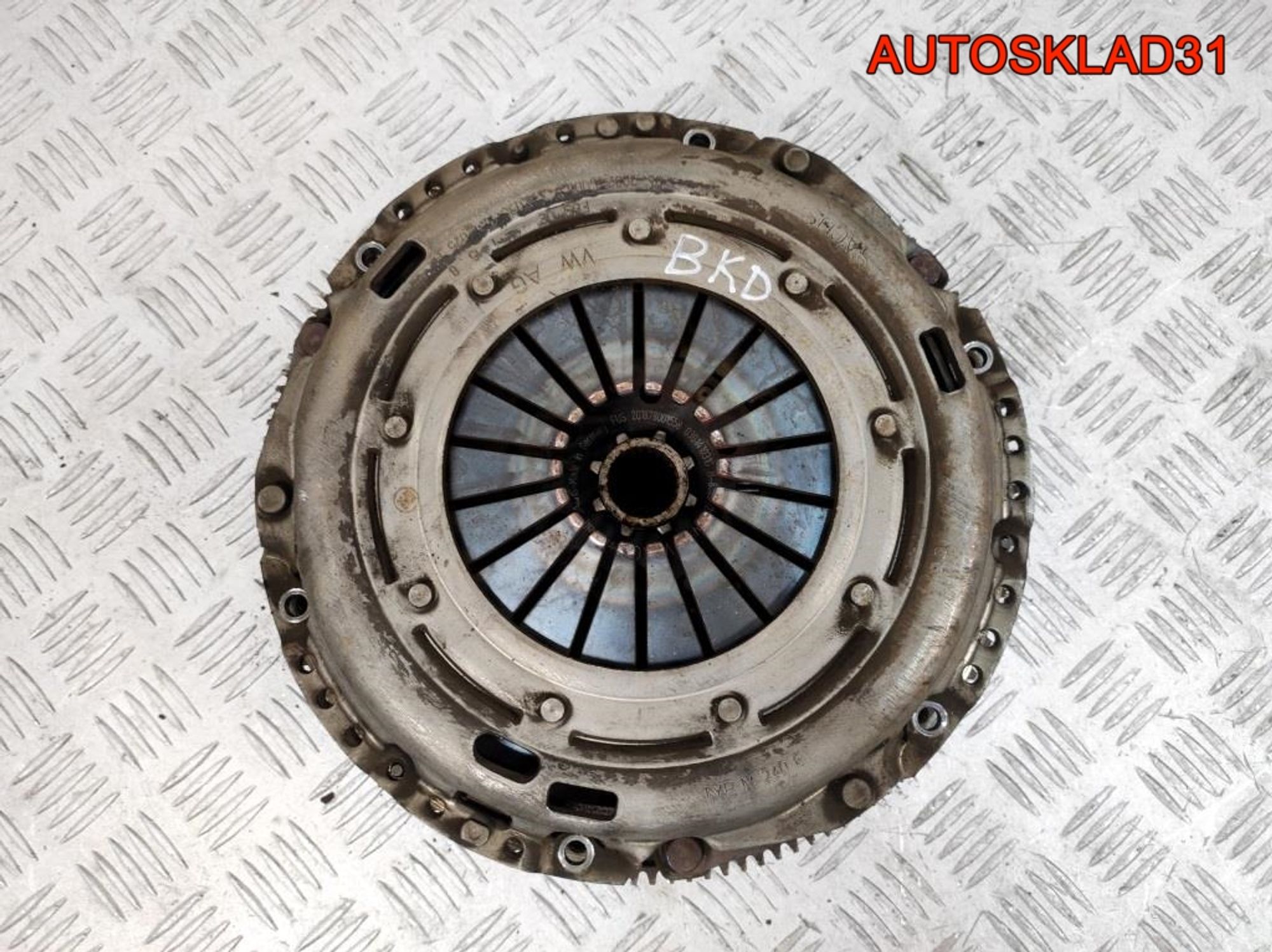 Маховик в сборе со сцеплением VW Passat B6 2,0 BKD 03G105266BN, 8000 рублей, Дубовое