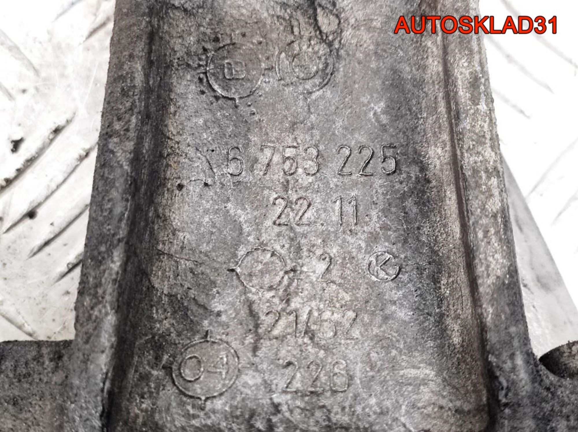 Кронштейн двигателя левый BMW E46 2,0 M47 22116753225, 1200 рублей, Дубовое