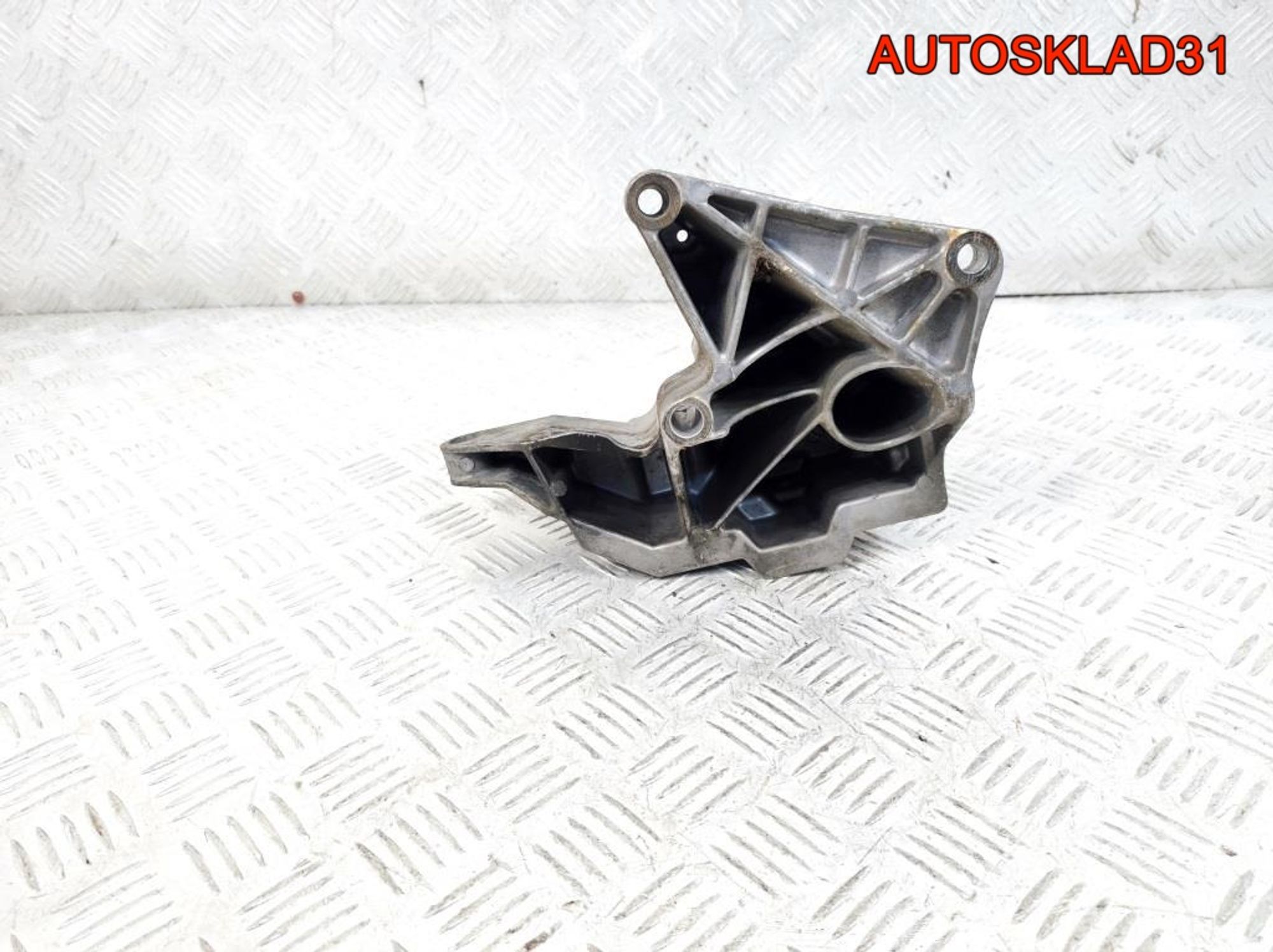 Кронштейн КПП Skoda Octavia A4 1,6 AEE 030199275A, 900 рублей, Дубовое