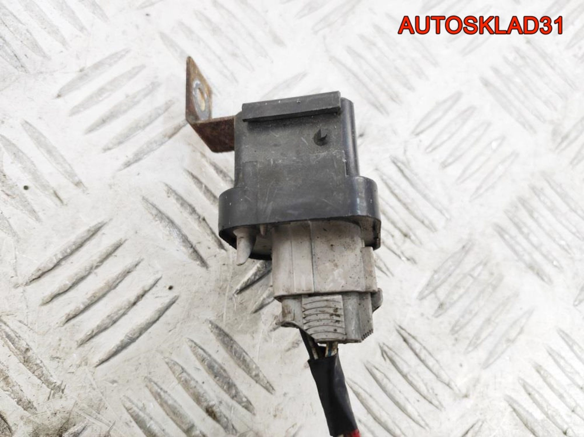 Реле бензонасоса Mitsubishi CarismaDA 1,8 4G93 MD360007, 1500 рублей, Дубовое