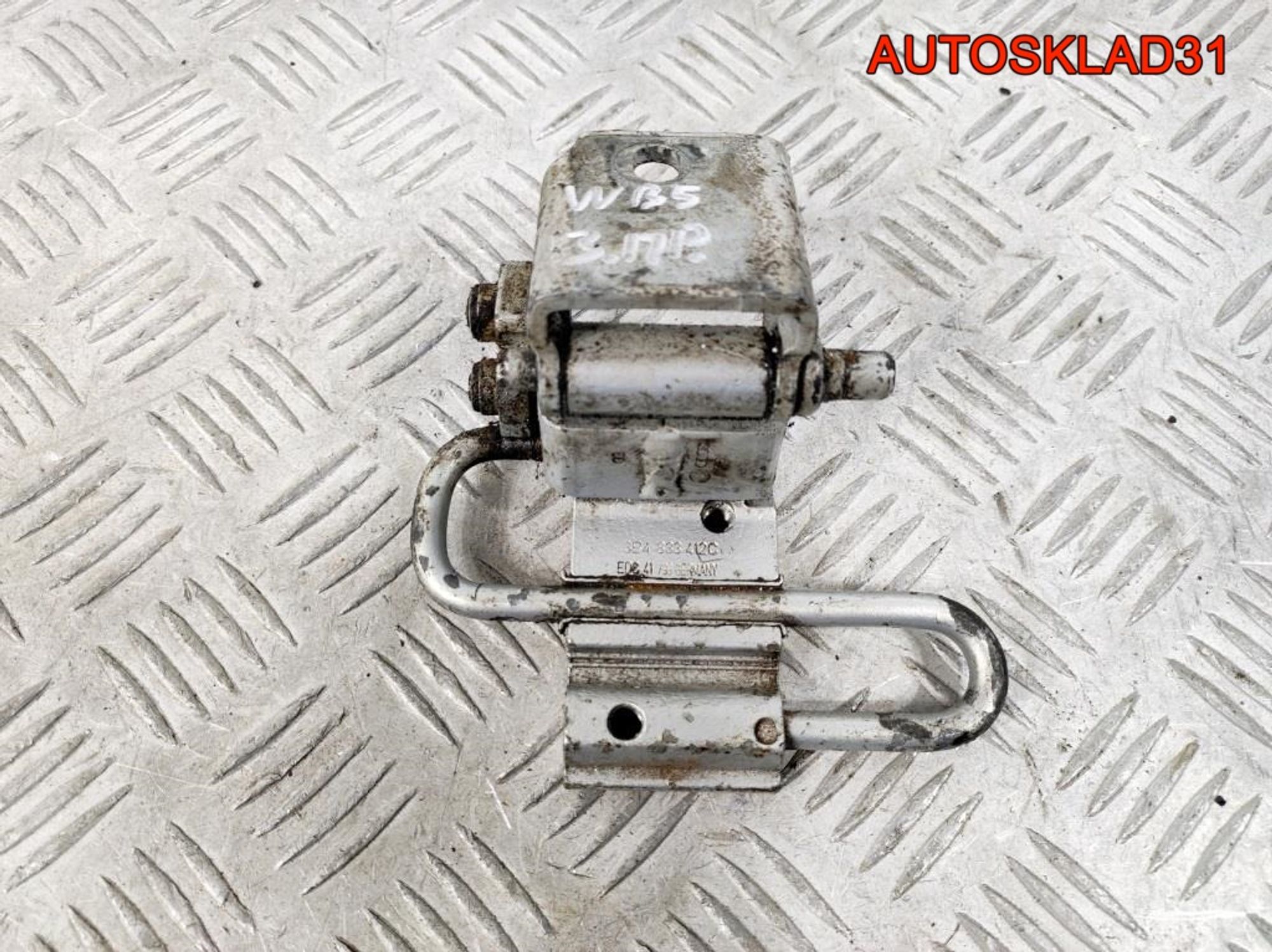 Петля двери задняя правая нижняя VW Passat B5, 700 рублей, Дубовое