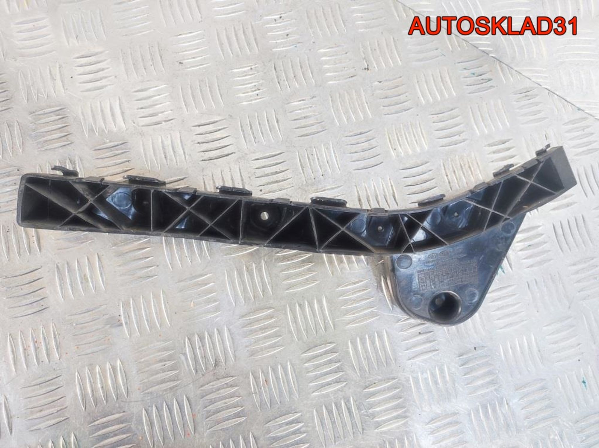 Кронштейн заднего бампера левый Kia Ceed Хетчбэк, 900 рублей, Дубовое