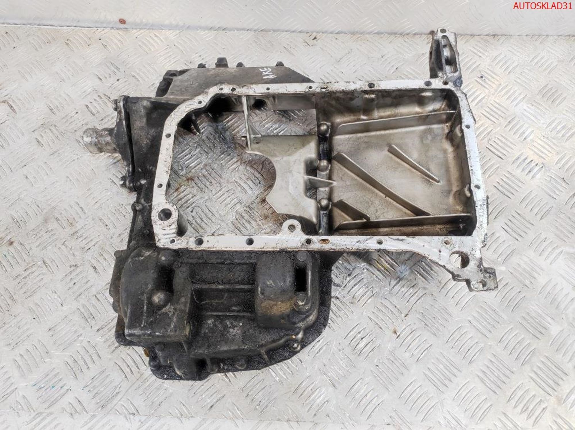 Поддон двигателя верхний Audi A6 C5 2,5 AKE 059103603M, 2000 рублей, Дубовое