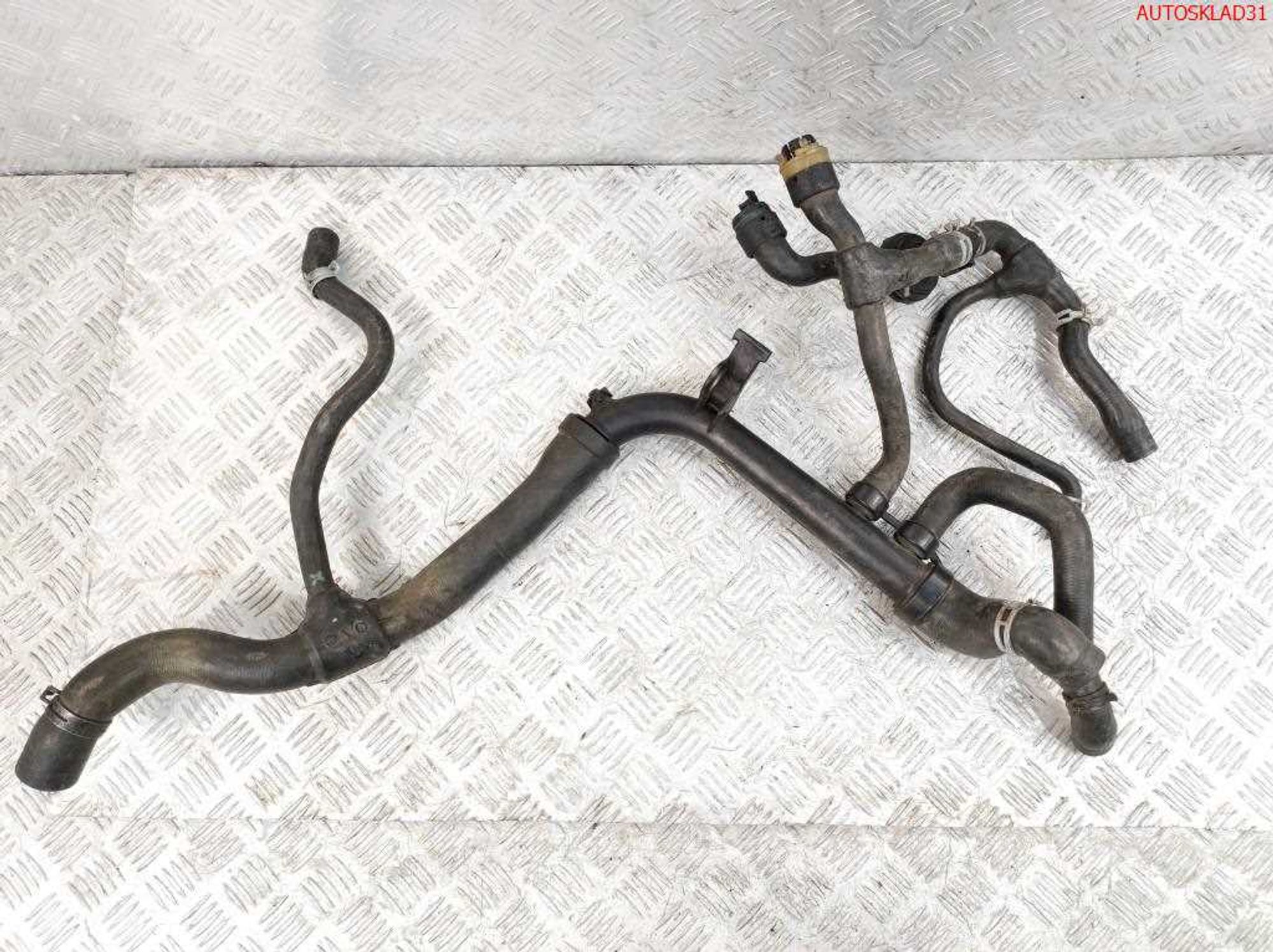 Трубка системы охлаждения Opel Vectra B 1,6 X16XEL 90499756, 4000 рублей, Дубовое