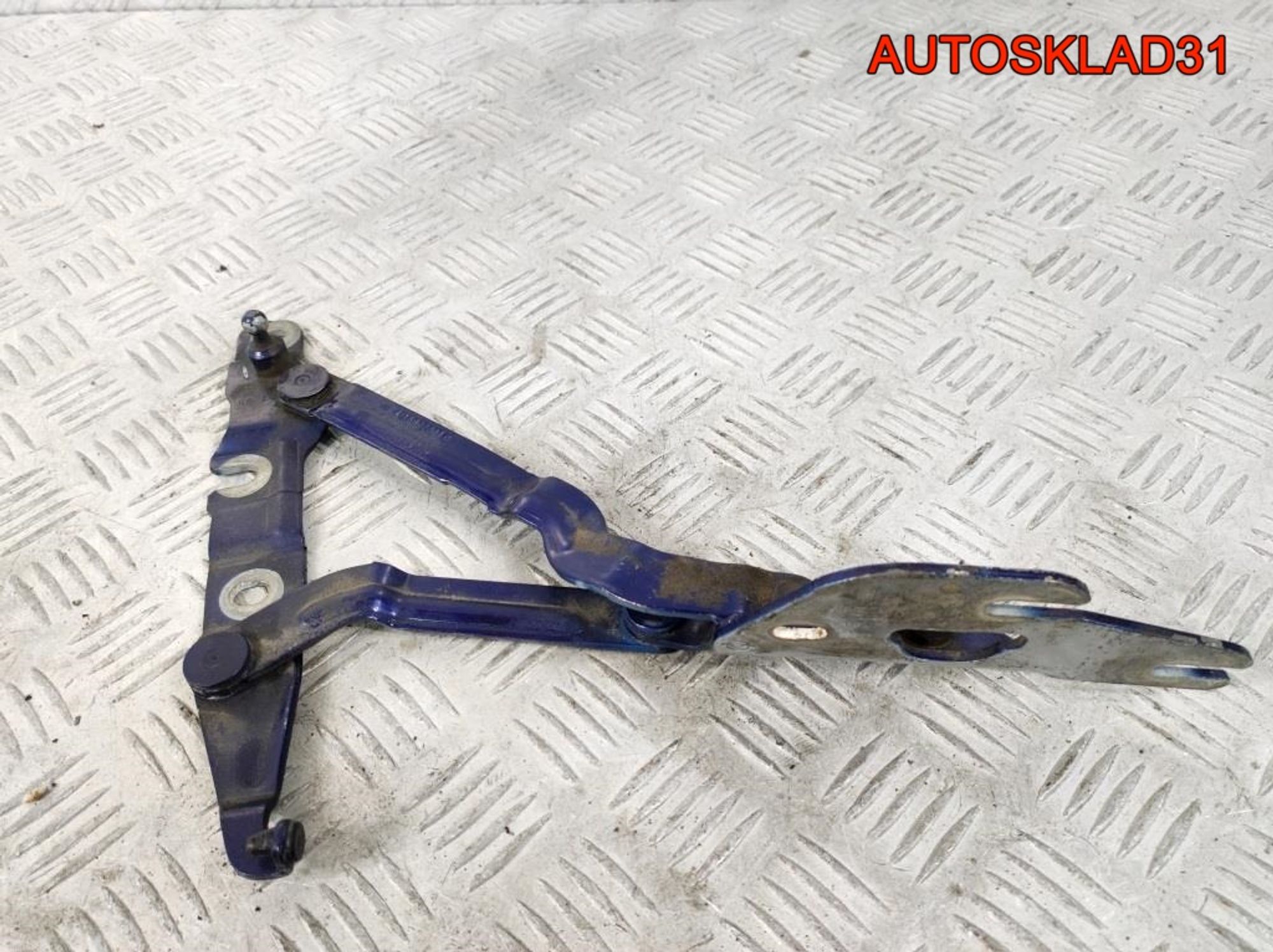 Петля крышки багажника левая Audi A6 C5 4B5827301C, 900 рублей, Дубовое
