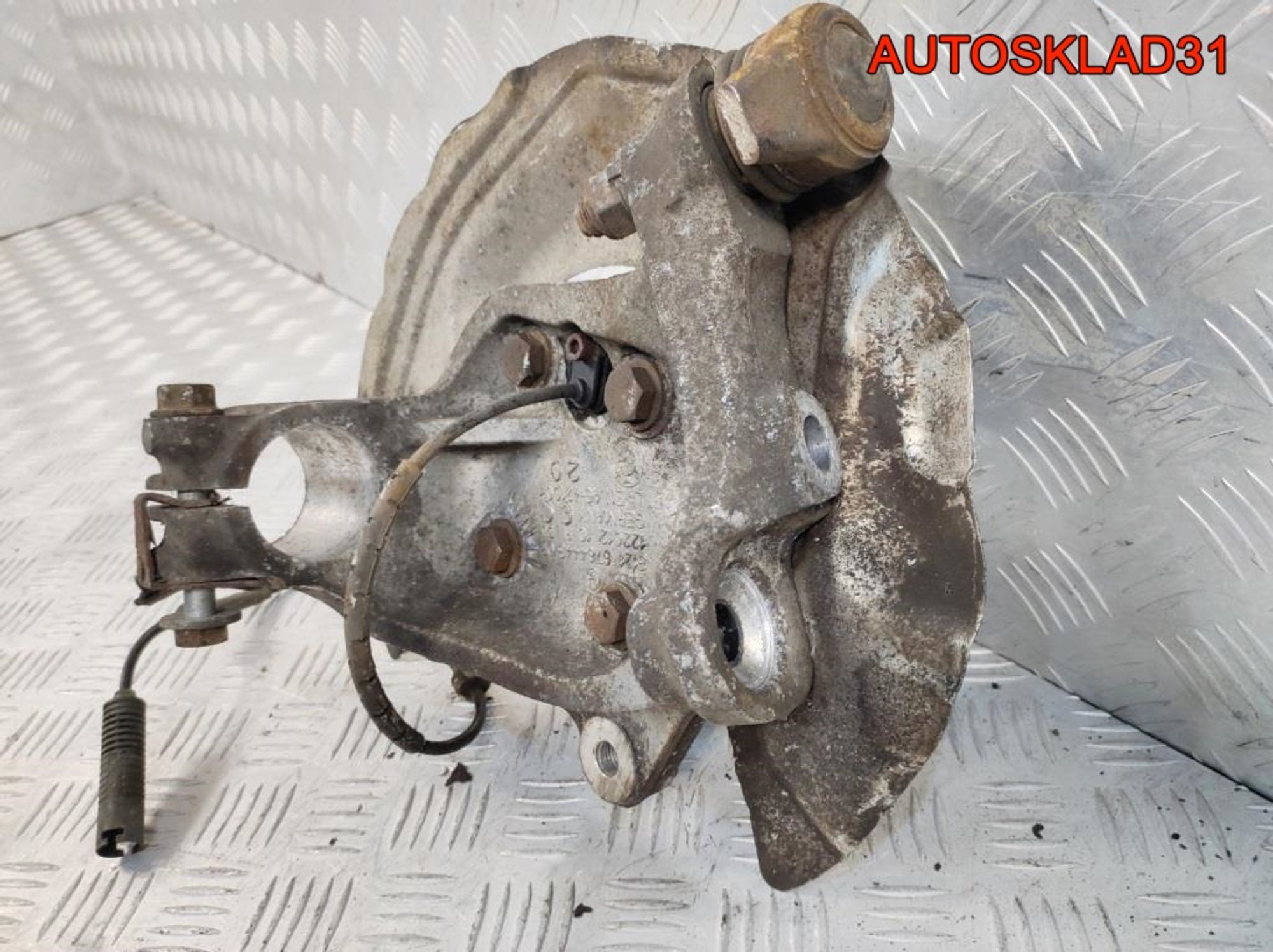 Кулак поворотный перед левый BMW E90 31216764443, 3300 рублей, Дубовое