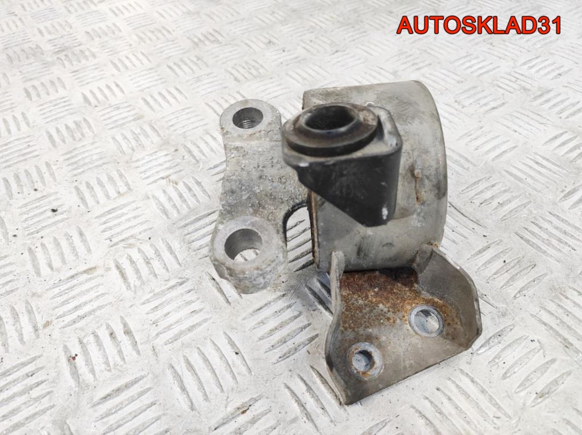 Опора двигателя правая Opel Corsa D 13130739, 1700 рублей, Дубовое