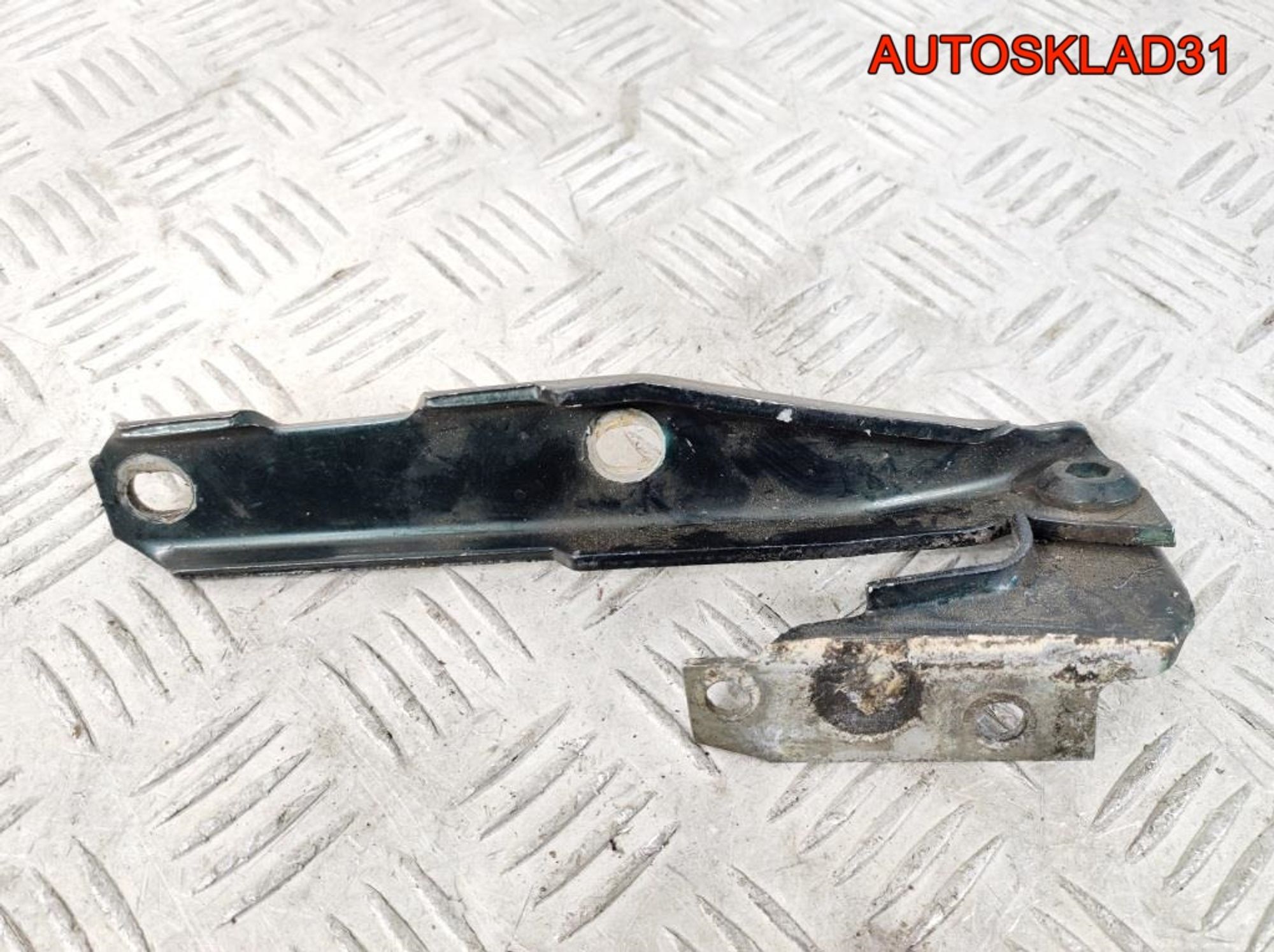 Петля капота правая Audi A6 C5 4B0823302D, 600 рублей, Дубовое