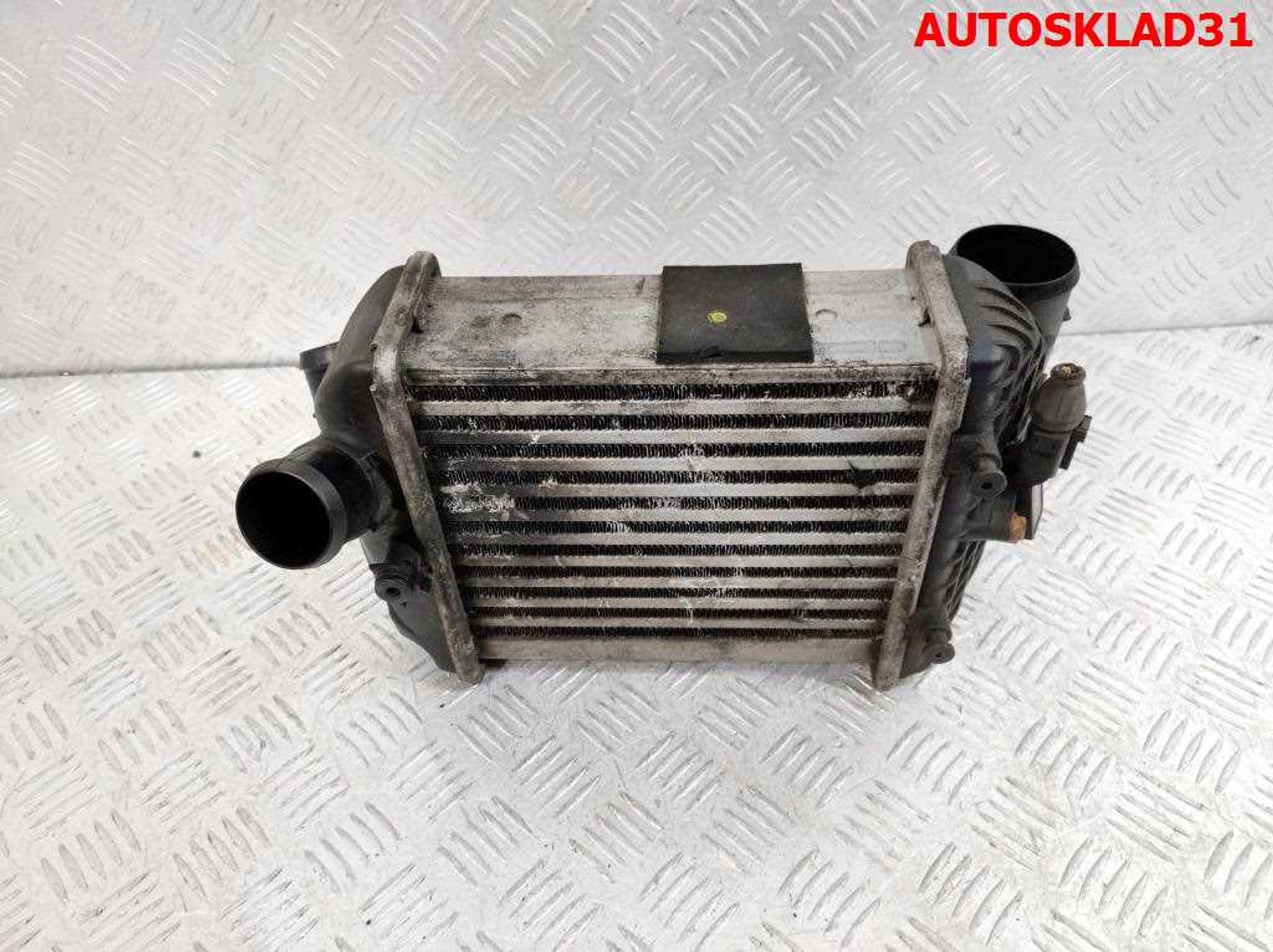 Интеркулер левый Audi A4 B6 2,5 Дизель 8E0145805P, 3500 рублей, Дубовое