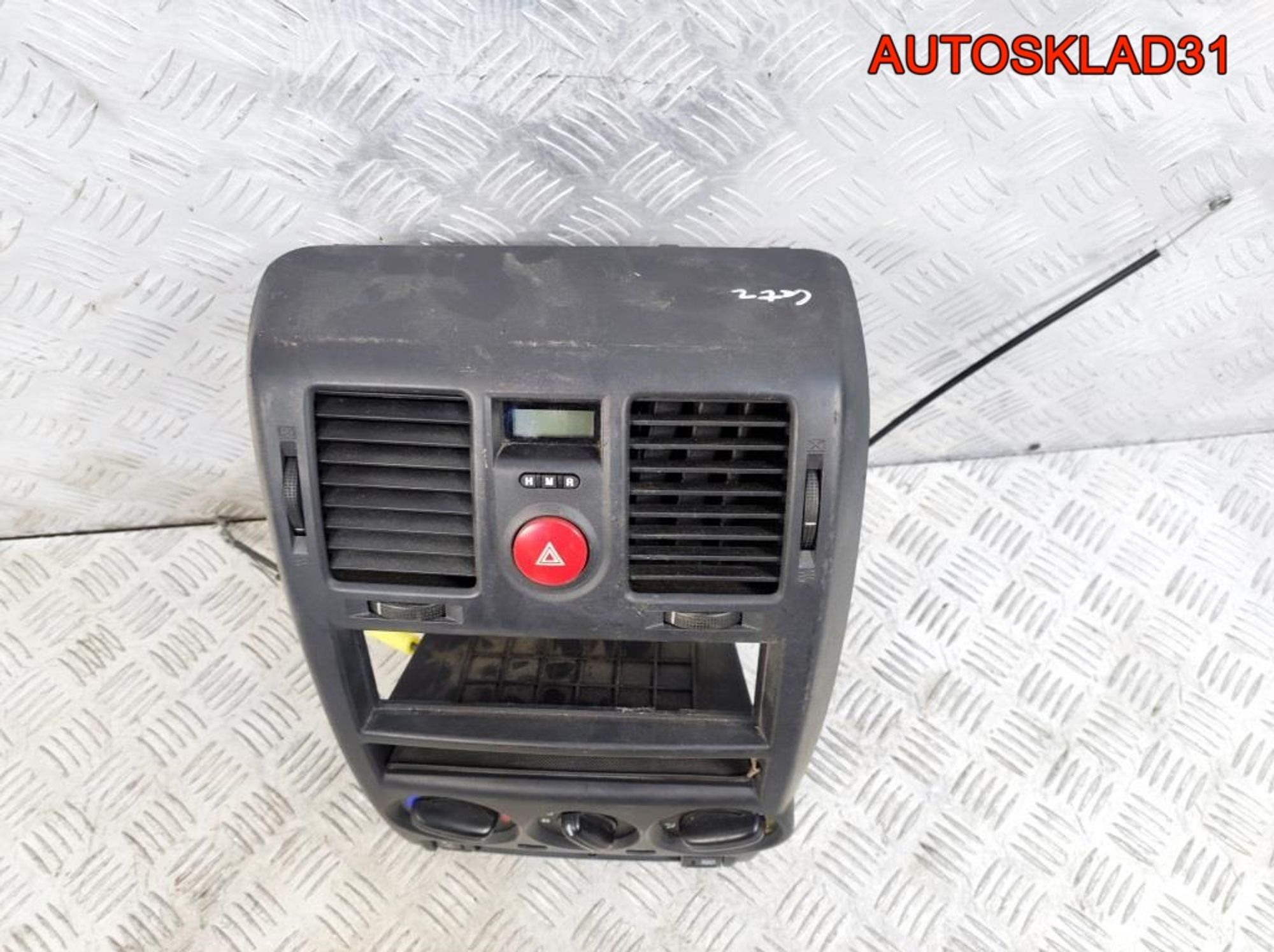 Рамка магнитолы в сборе Hyundai Getz 847401C550, 4100 рублей, Дубовое