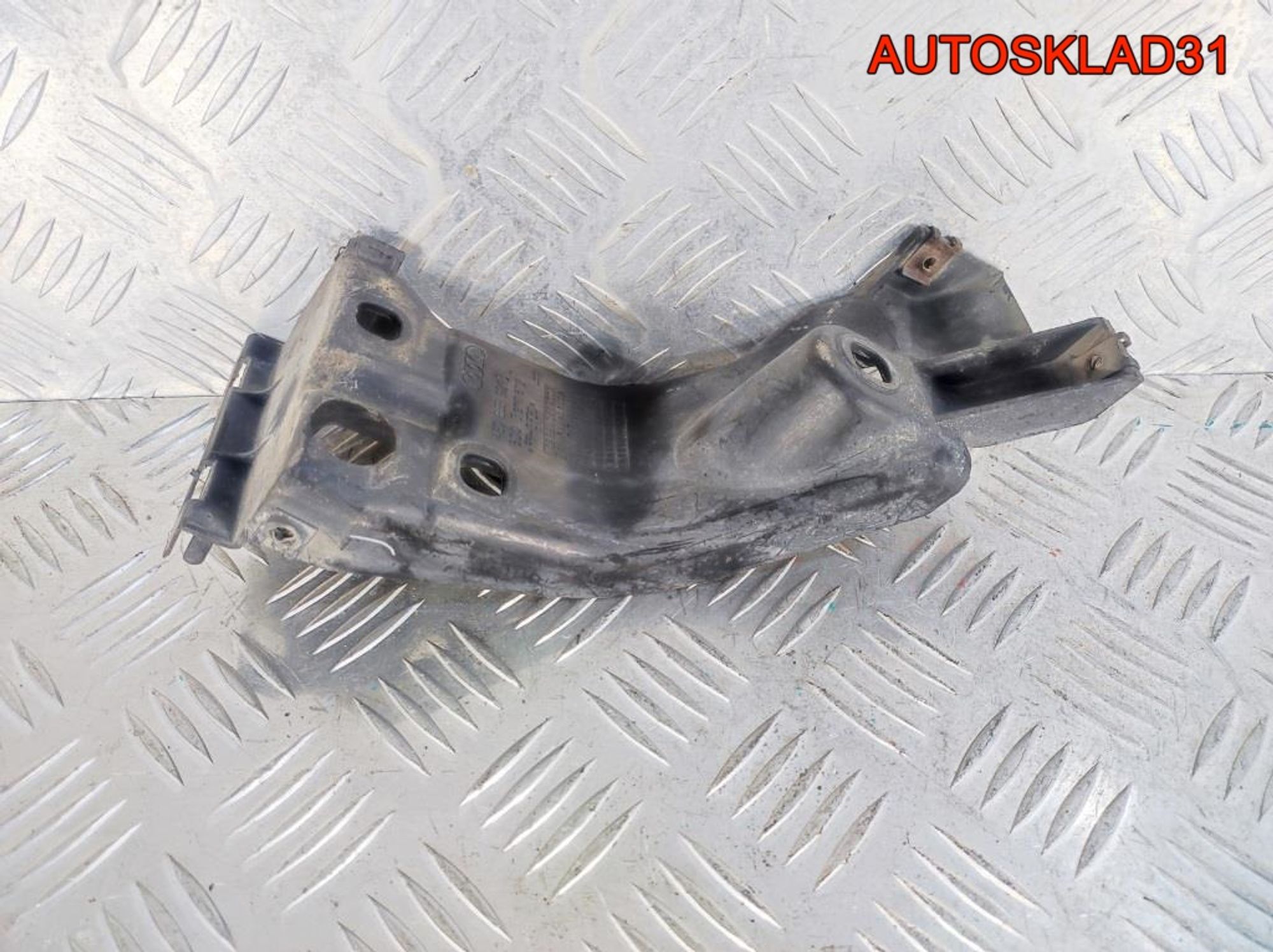 Кронштейн порога передний левый Audi A8 D3, 900 рублей, Дубовое