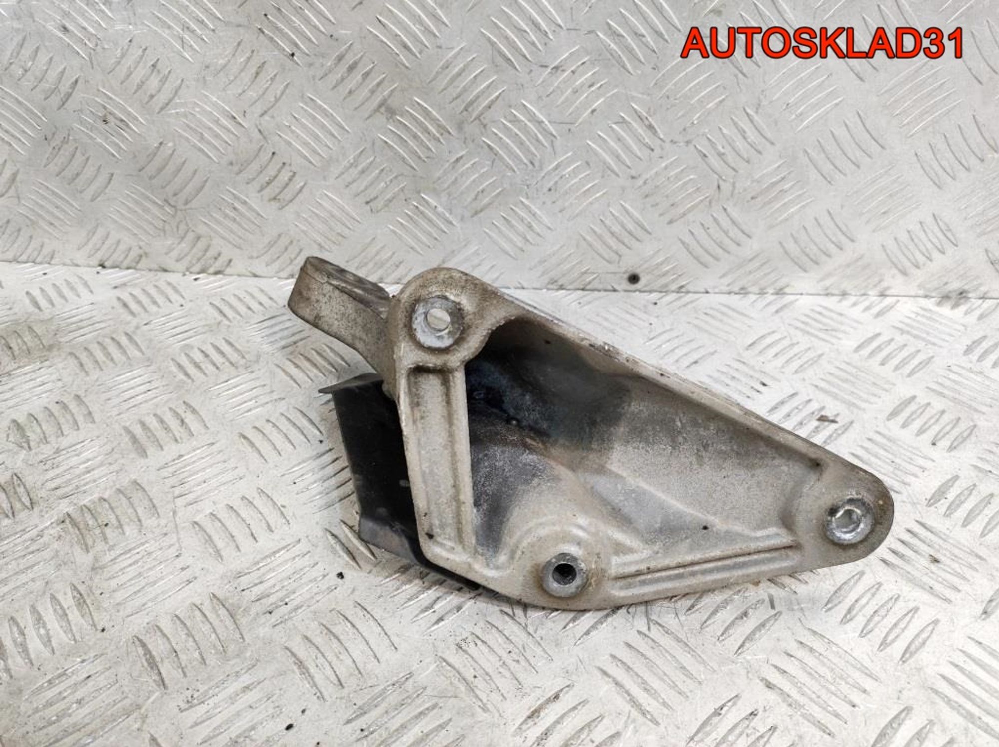 Кронштейн двигателя правый BMW E46 2,5 M54B25 22116750852, 1400 рублей, Дубовое