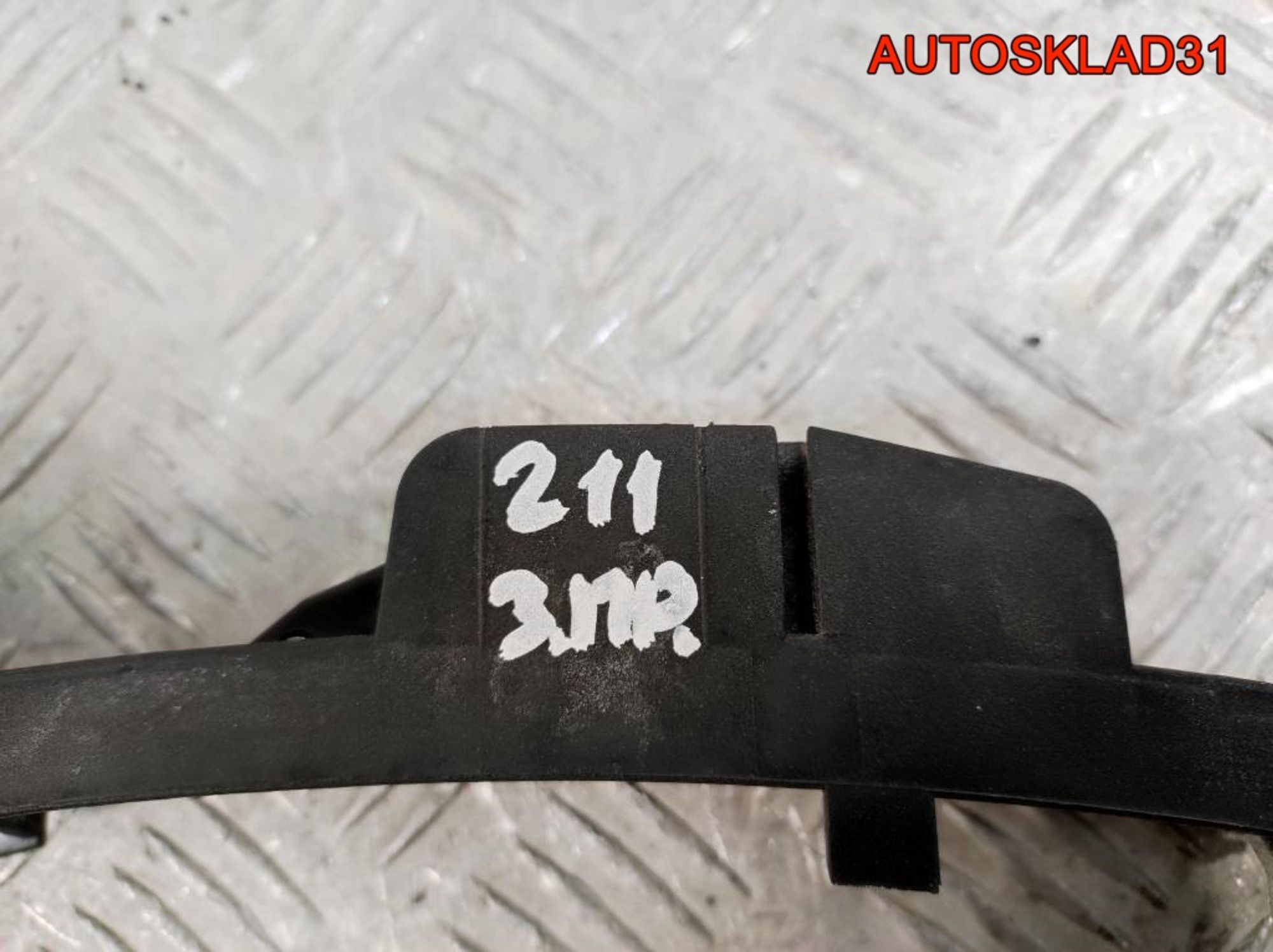 Кронштейн ручки задней правой Mercedes W211, 500 рублей, Дубовое