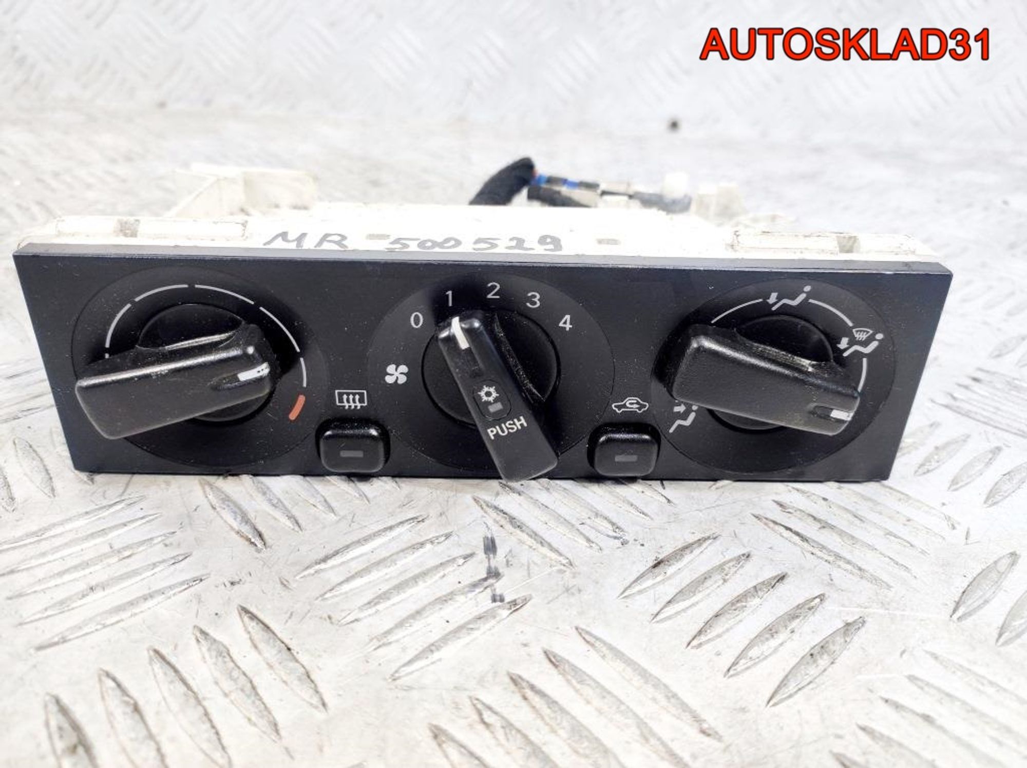 Блок управления печкой Mitsubishi Carisma MR500529, 2900 рублей, Дубовое