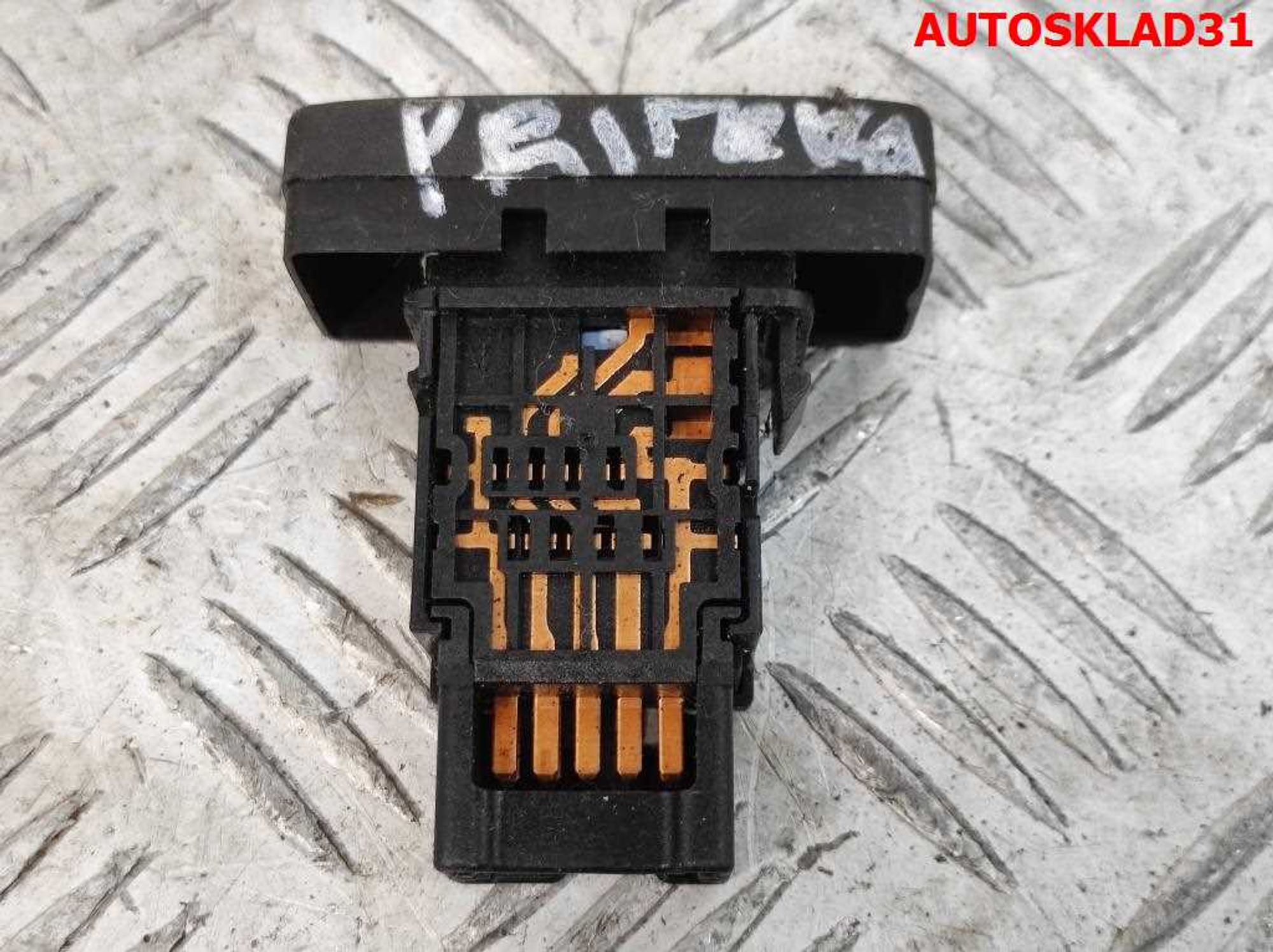 Кнопка аварийной сигнализации Nissan Primera P11 252902F020, 600 рублей, Дубовое