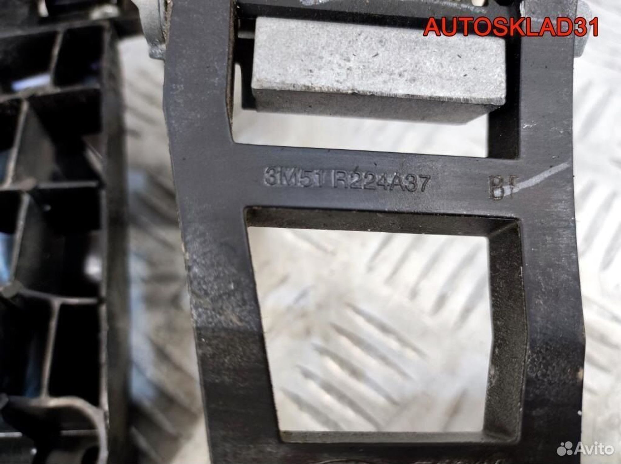 Кронштейн ручки двери Ford Focus 2 3M51R224A37BF, 500 рублей, Дубовое