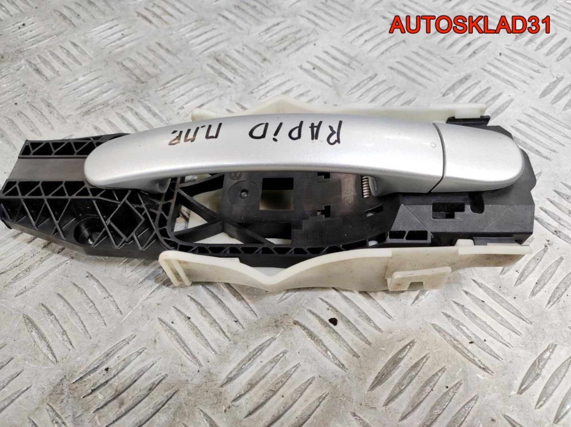 Ручка двери наружная правая Skoda Rapid 5N0839885H, 2300 рублей, Дубовое