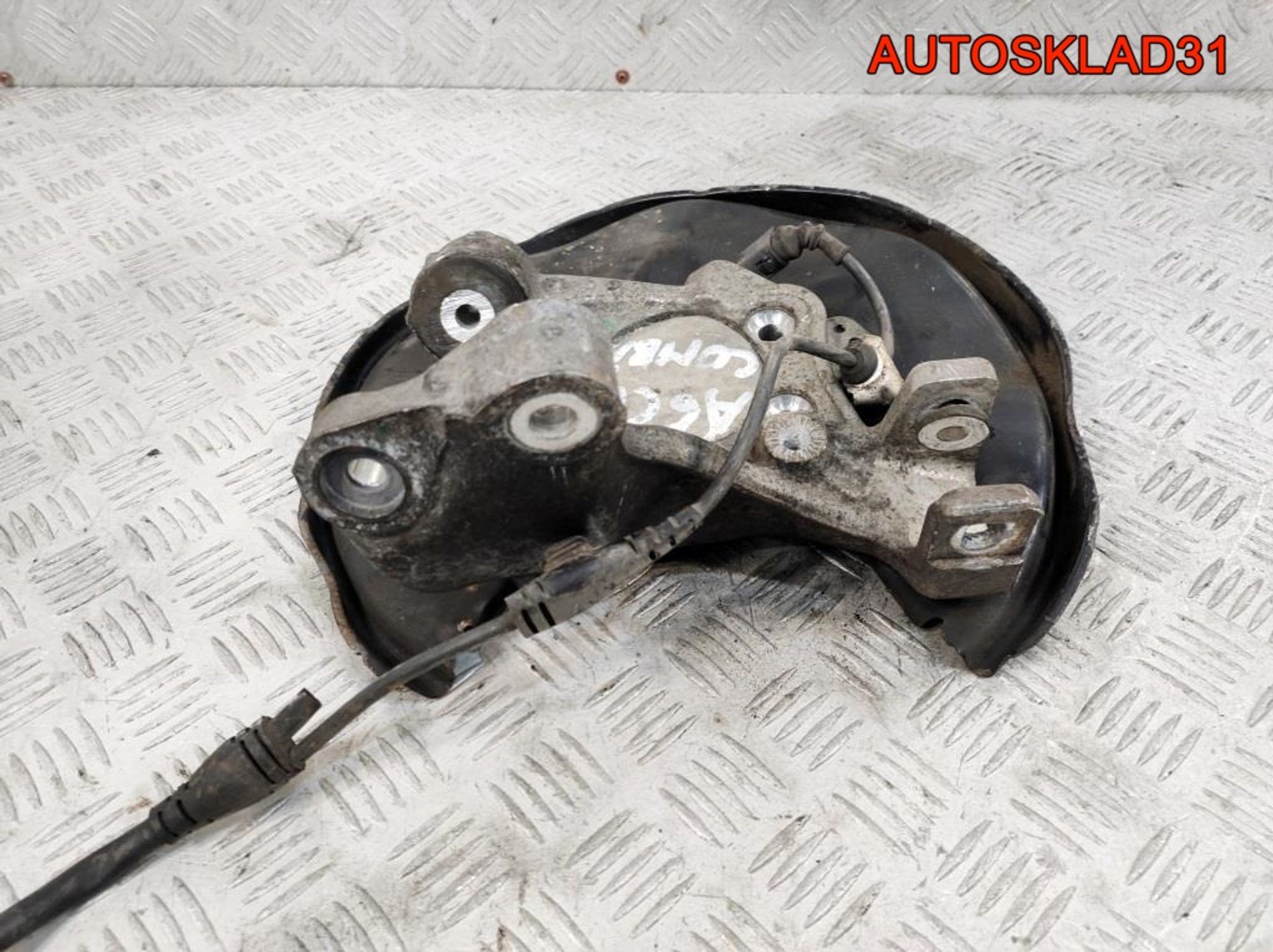 Кулак поворотный задний правый Audi A6 C6 2WD Combi, 1000 рублей, Дубовое