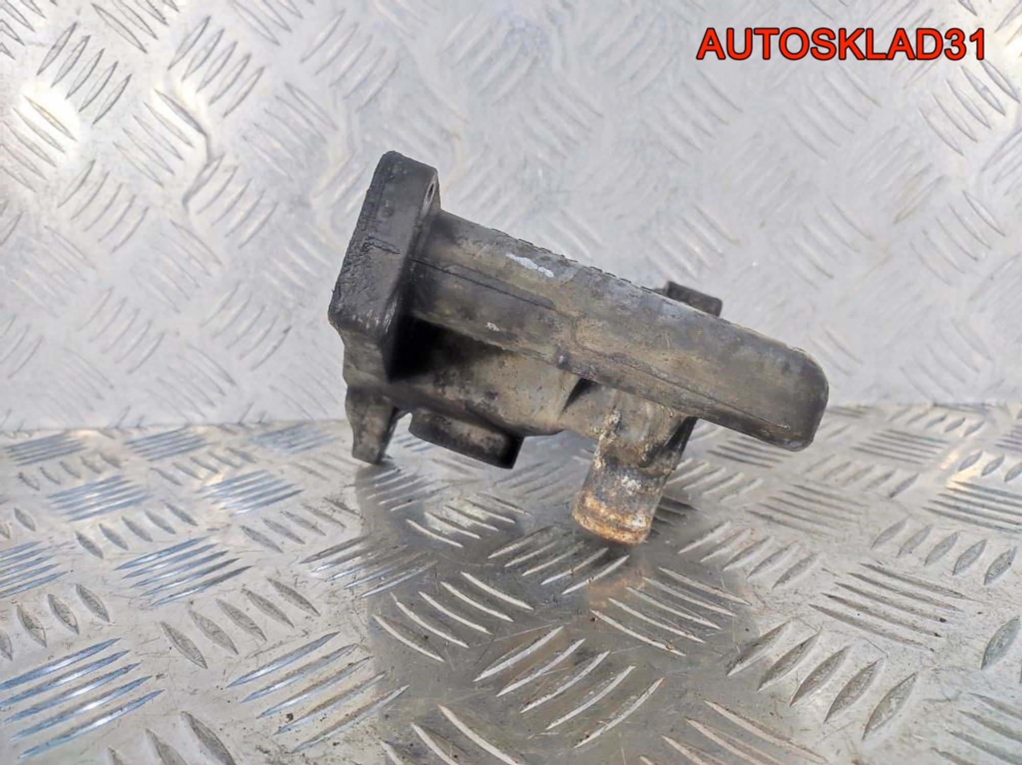 Фланец системы охлаждения Vito 638 A6112000690, 1700 рублей, Дубовое