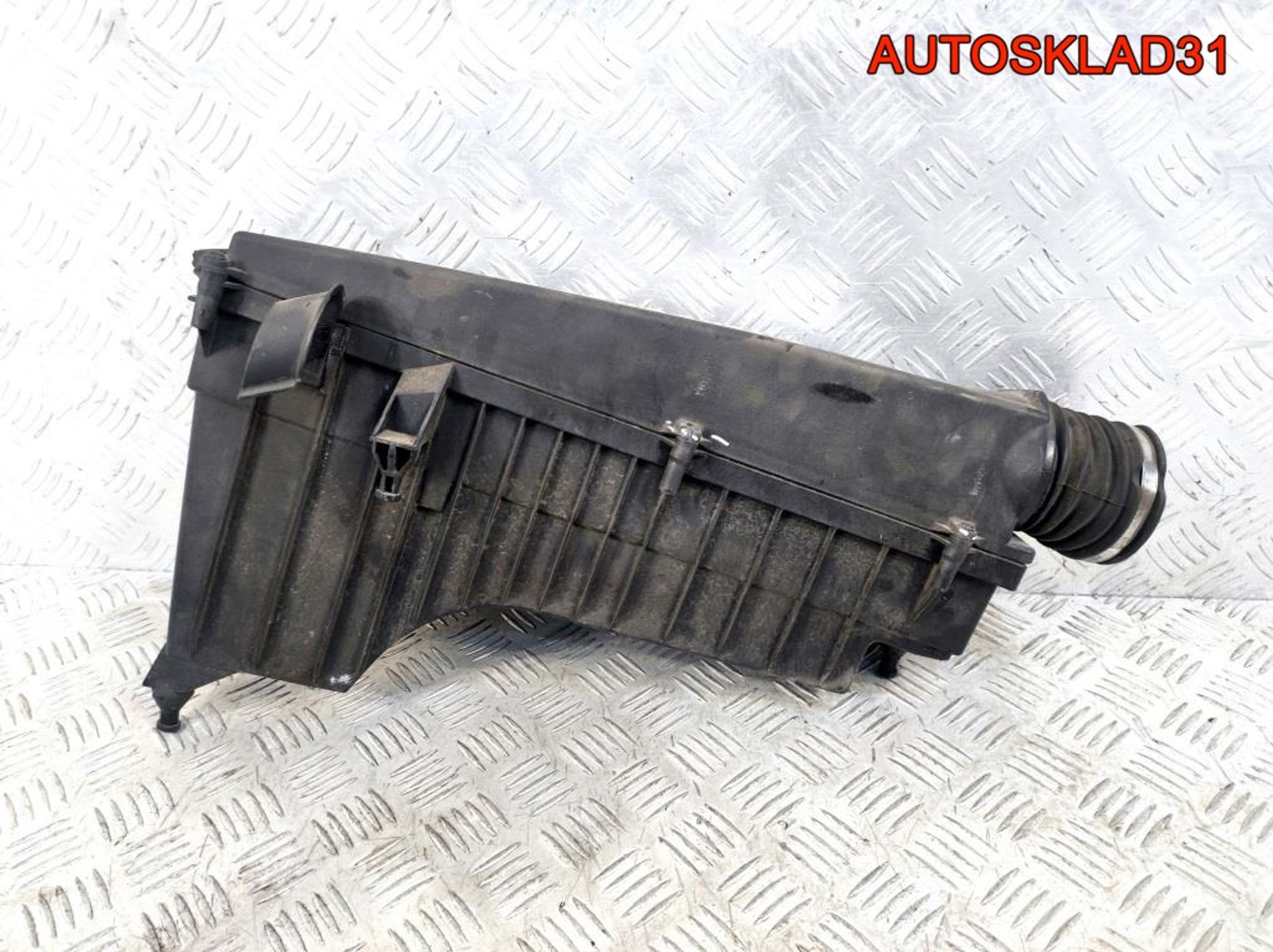 Корпус воздушного фильтра Mercedes W203 1110940204, 2100 рублей, Дубовое