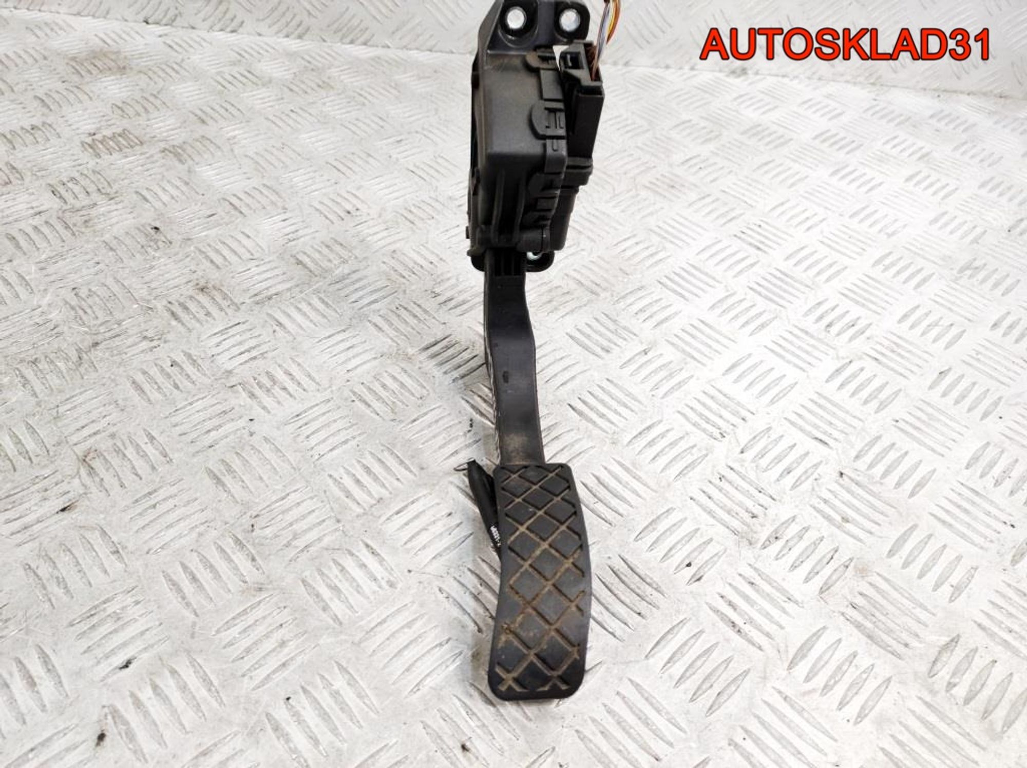 Педаль газа АКПП Audi A6 C6 4F  3.0 BMK 4F1723523A, 1400 рублей, Дубовое
