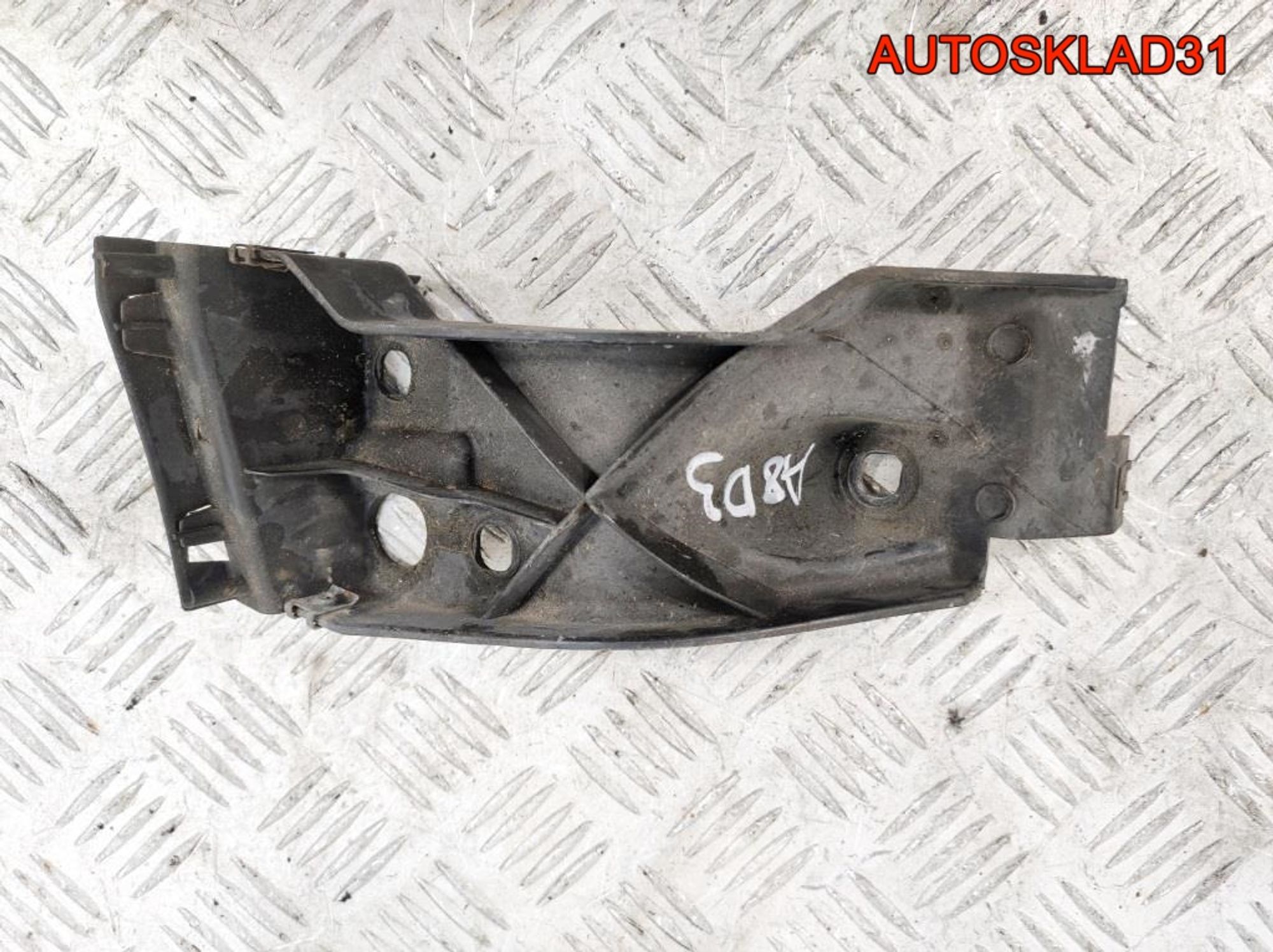 Кронштейн порога Audi A8 D3 4E0859922C, 1000 рублей, Дубовое