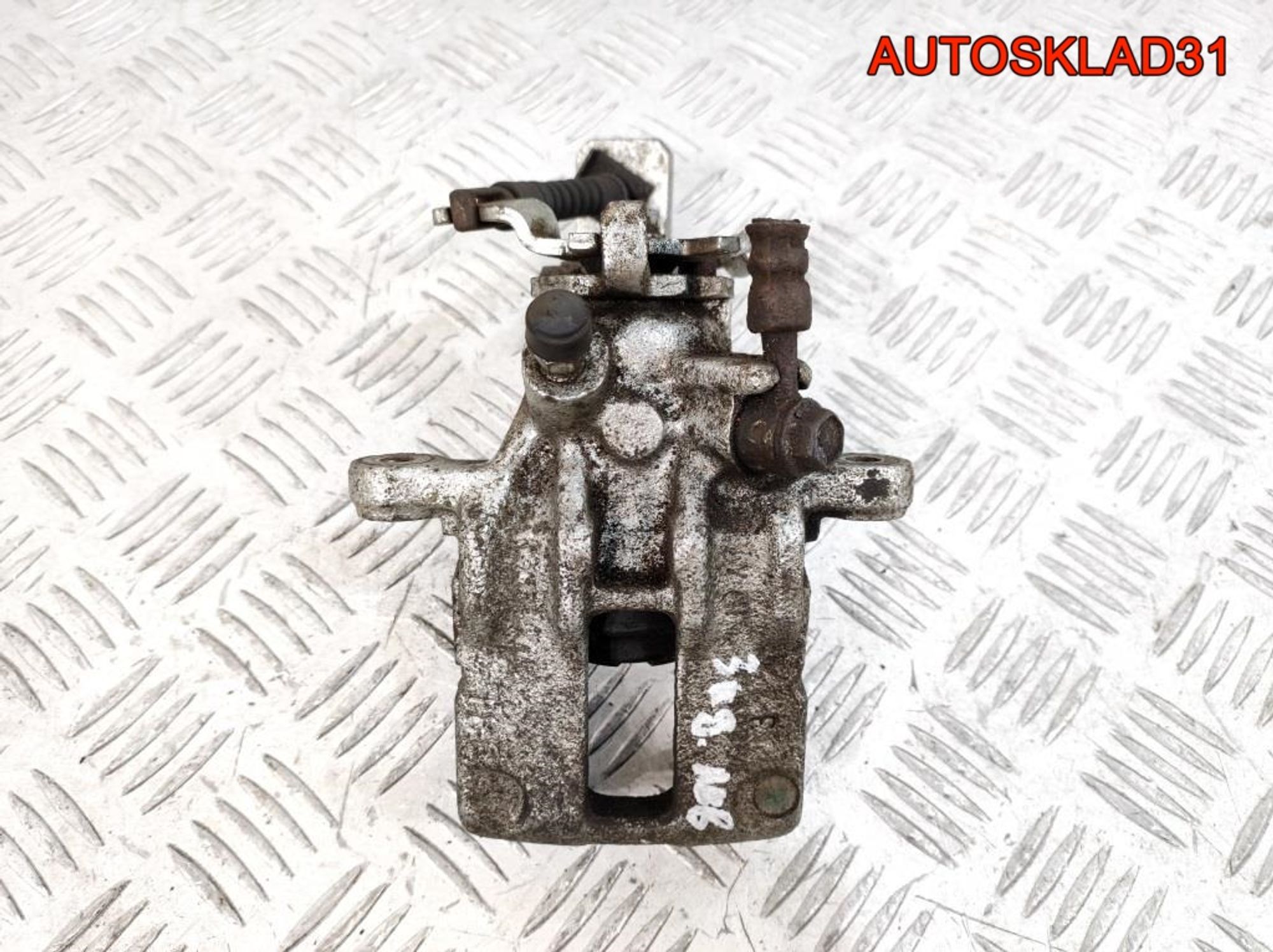 Суппорт тормозной задний левый Nissan Almera N16 44011BM40A, 3500 рублей, Дубовое