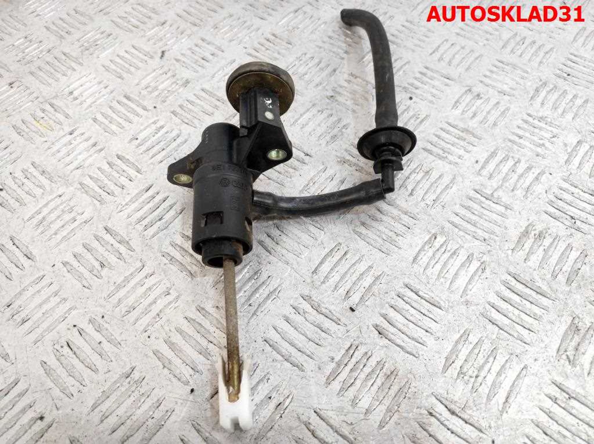 Цилиндр сцепления главный Audi A4 B6 8E1721401S, 1700 рублей, Дубовое