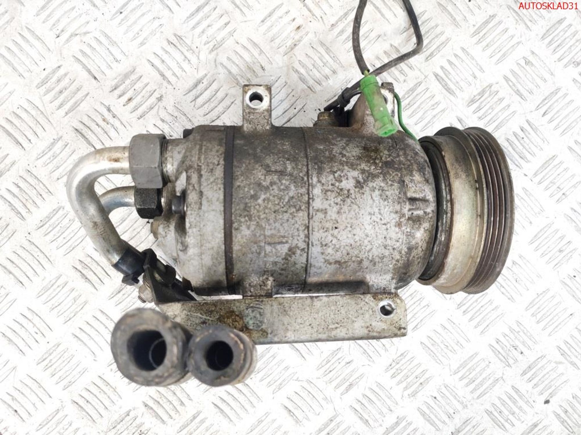 Компрессор кондиционера VW Passat B5 8D0260805D, 7200 рублей, Дубовое