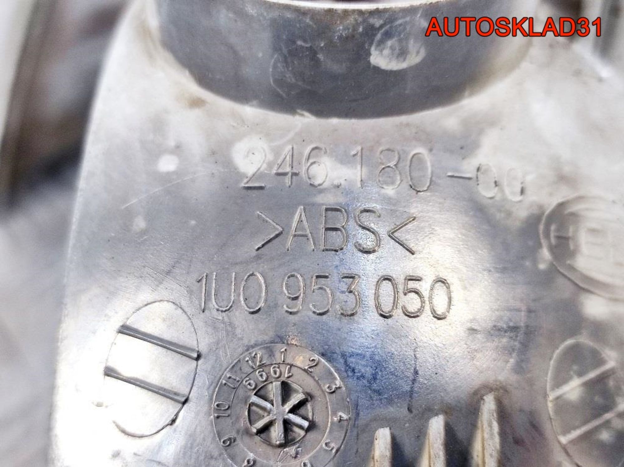 Указатель поворота Дефект Skoda Octavia 1U0953050, 500 рублей, Дубовое