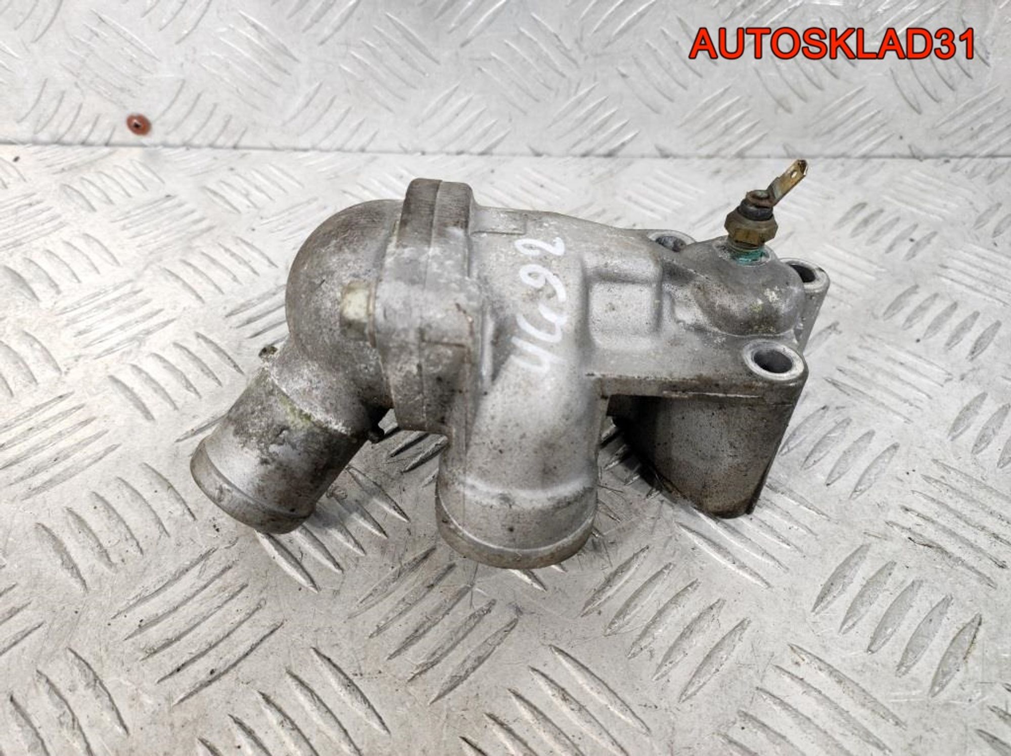 Корпус термостата Mitsubishi Carisma DA 1,6 4G92, 900 рублей, Дубовое