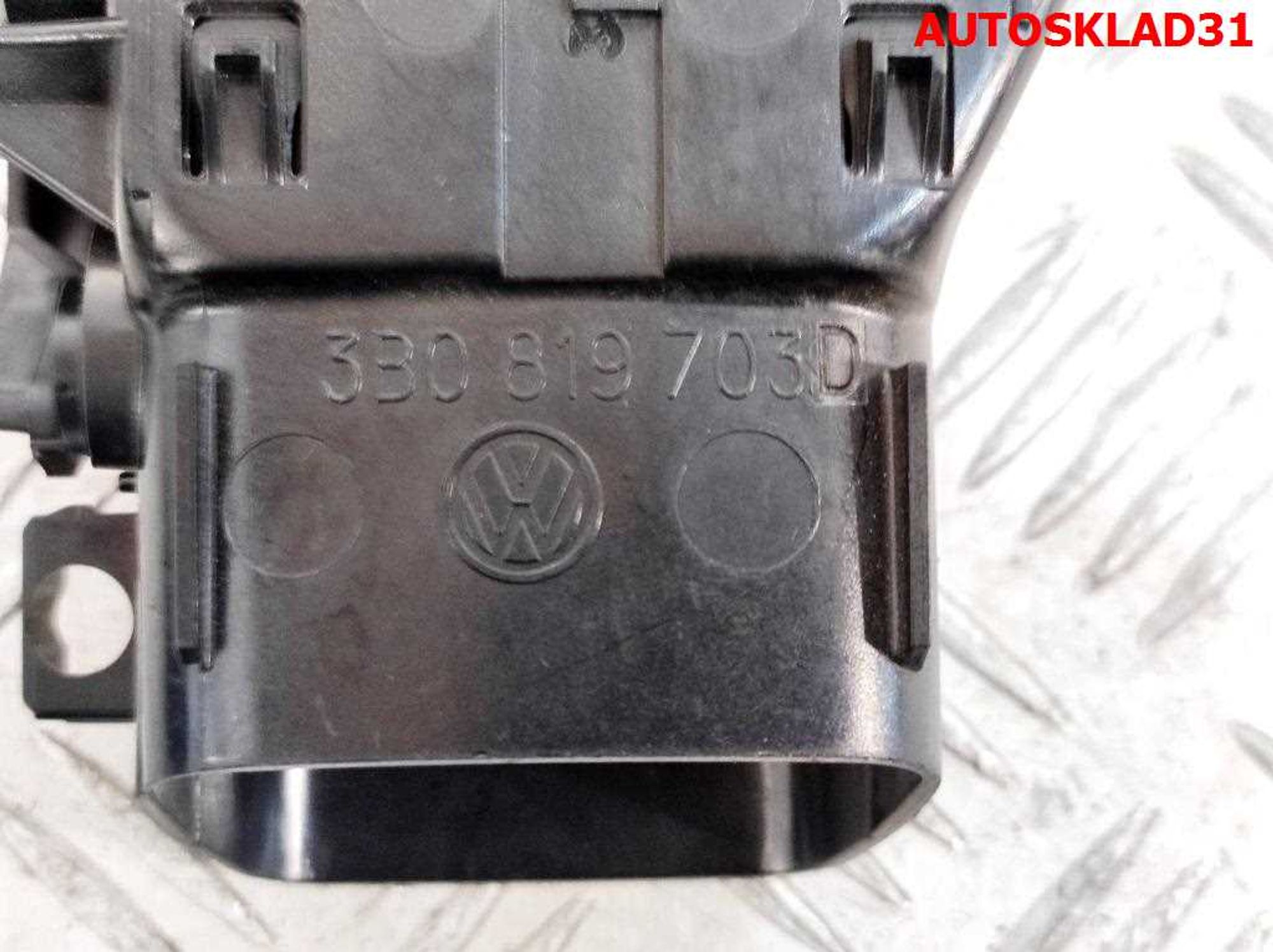 Дефлектор воздушный левый VW Passat B5+ 3B0819703D, 1000 рублей, Дубовое