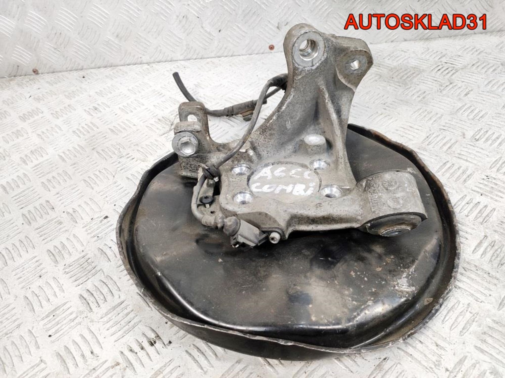 Кулак поворотный задний правый Audi A6 C6 2WD Combi, 1000 рублей, Дубовое