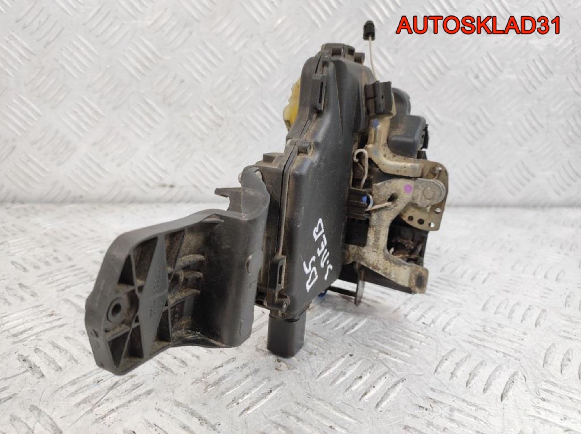 Замок двери задней левой VW Passat B5 3B4839015B, 2000 рублей, Дубовое