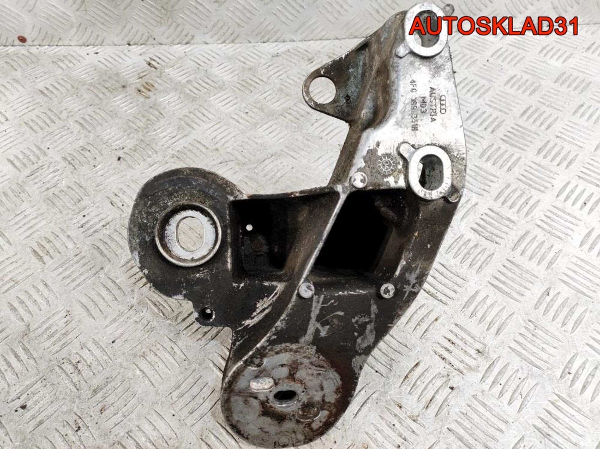 Кронштейн двигателя левый Audi A6 C6 4F0199351H, 8100 рублей, Дубовое