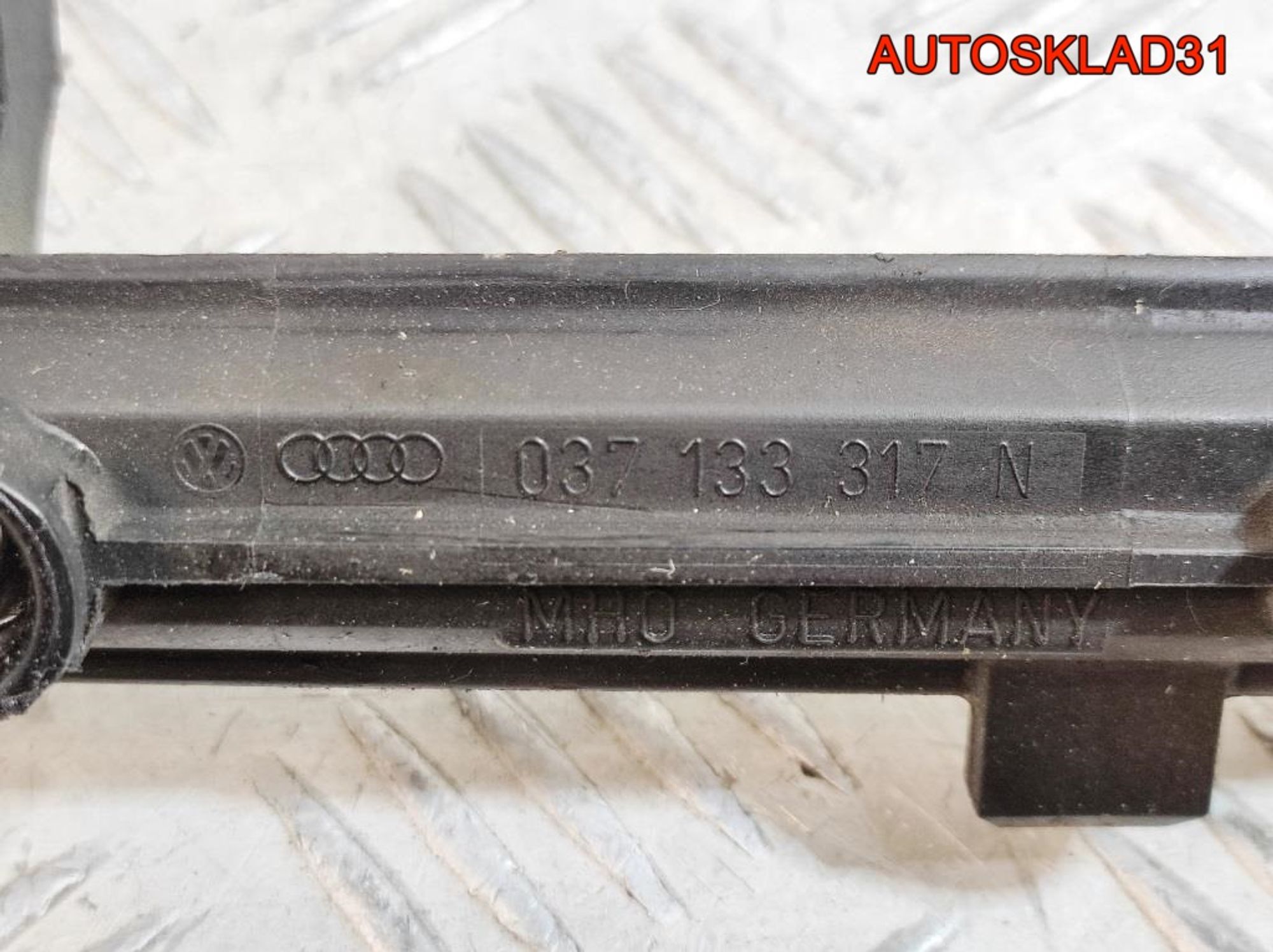 Рейка топливная VW Golf 4 AQY Бензин 037133317N, 900 рублей, Дубовое