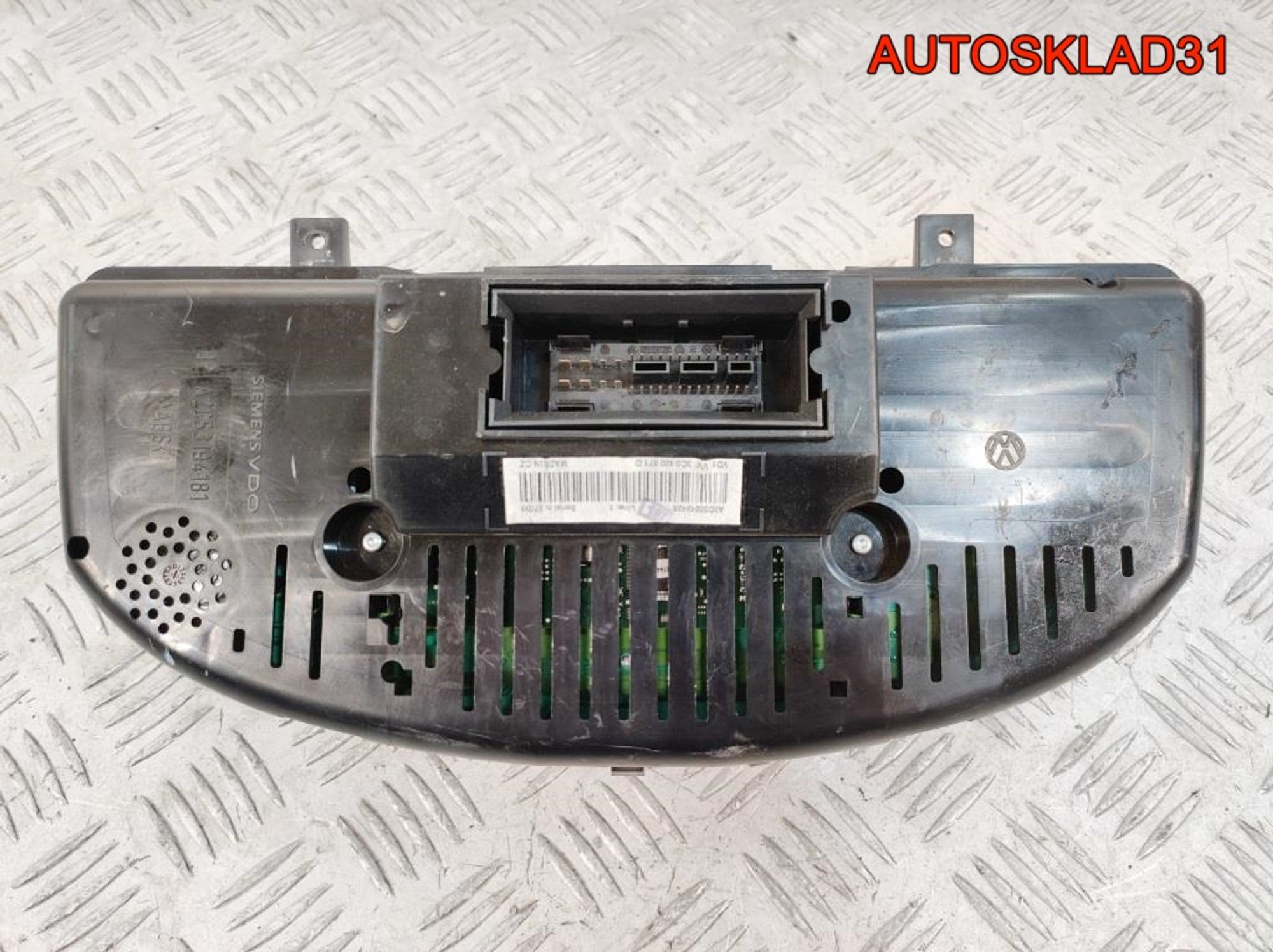 Панель приборов VW Passat B6 3C0920871D Бензин, 5500 рублей, Дубовое