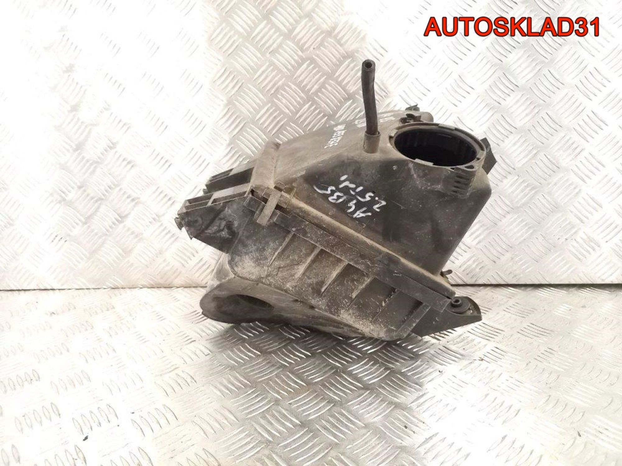 Корпус воздушного фильтра VW Passat B5 4B0133837E, 1400 рублей, Дубовое