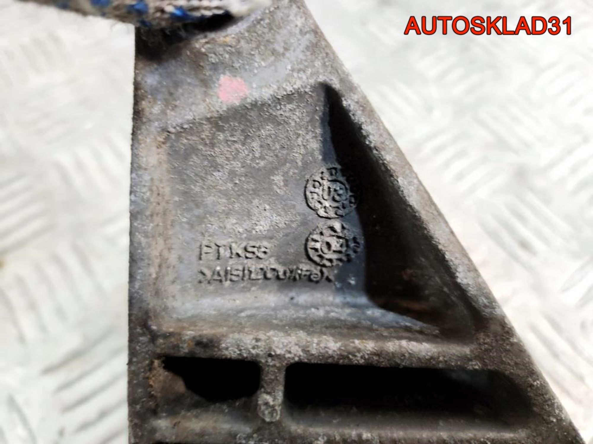 Кронштейн двигателя передний Audi A6 C6 4F0199343G, 500 рублей, Дубовое