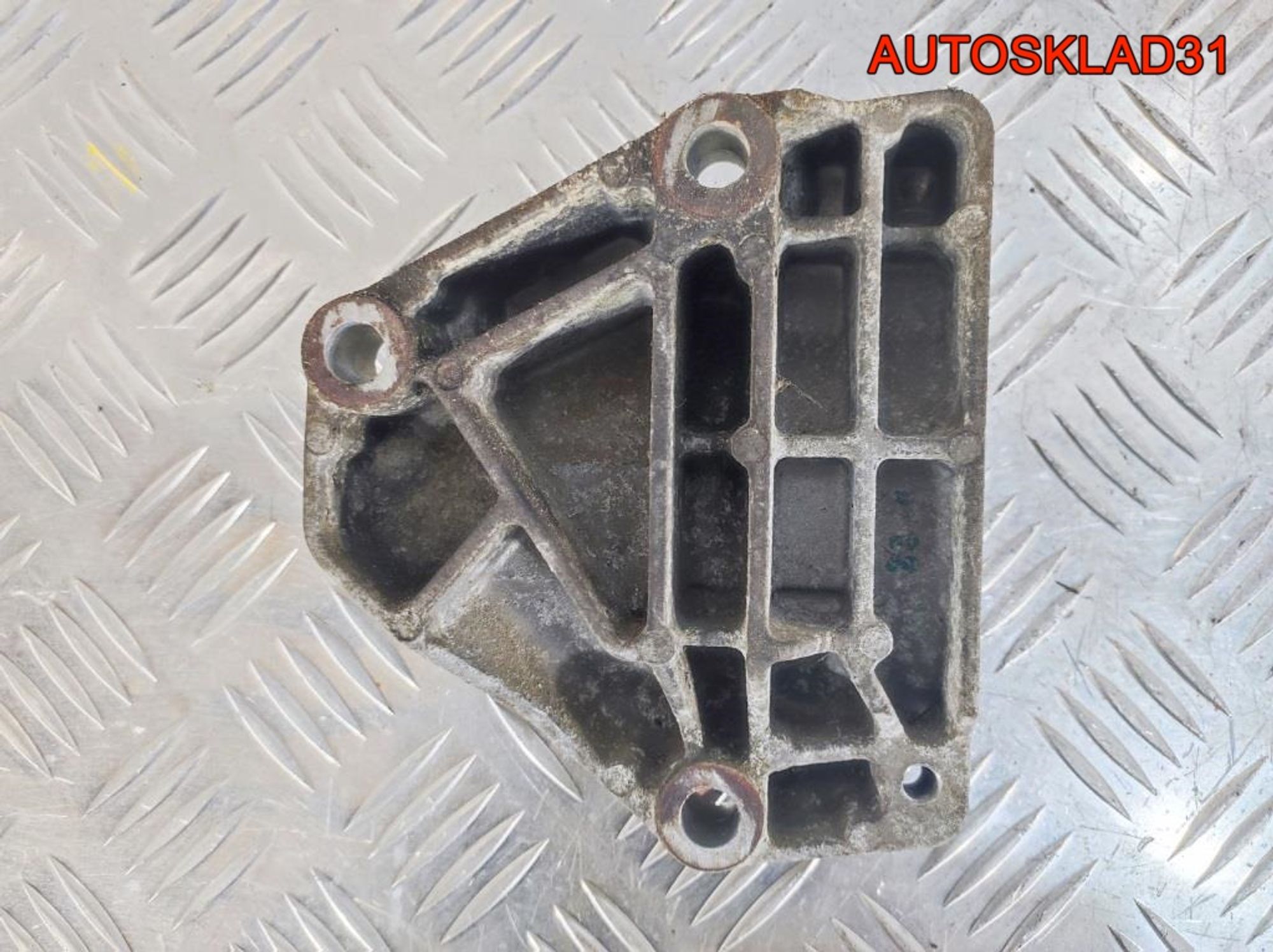 Кронштейн кондиционера Opel Astra G 90529603, 900 рублей, Дубовое