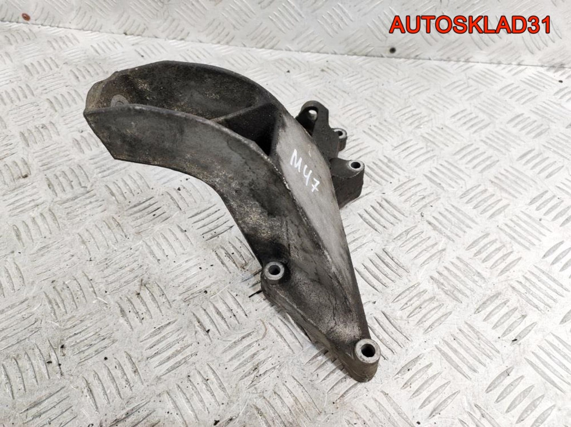 Кронштейн двигателя левый BMW E46 2,0 M47 22116753225, 1200 рублей, Дубовое