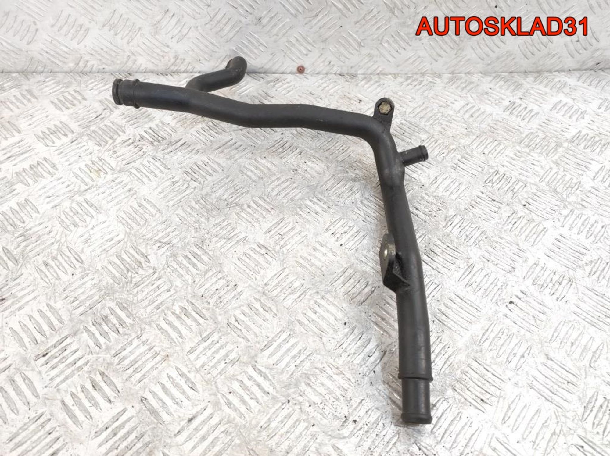 Трубка системы охлаждения VW Golf 5 1,6 BSE 06A121065DP, 1000 рублей, Дубовое