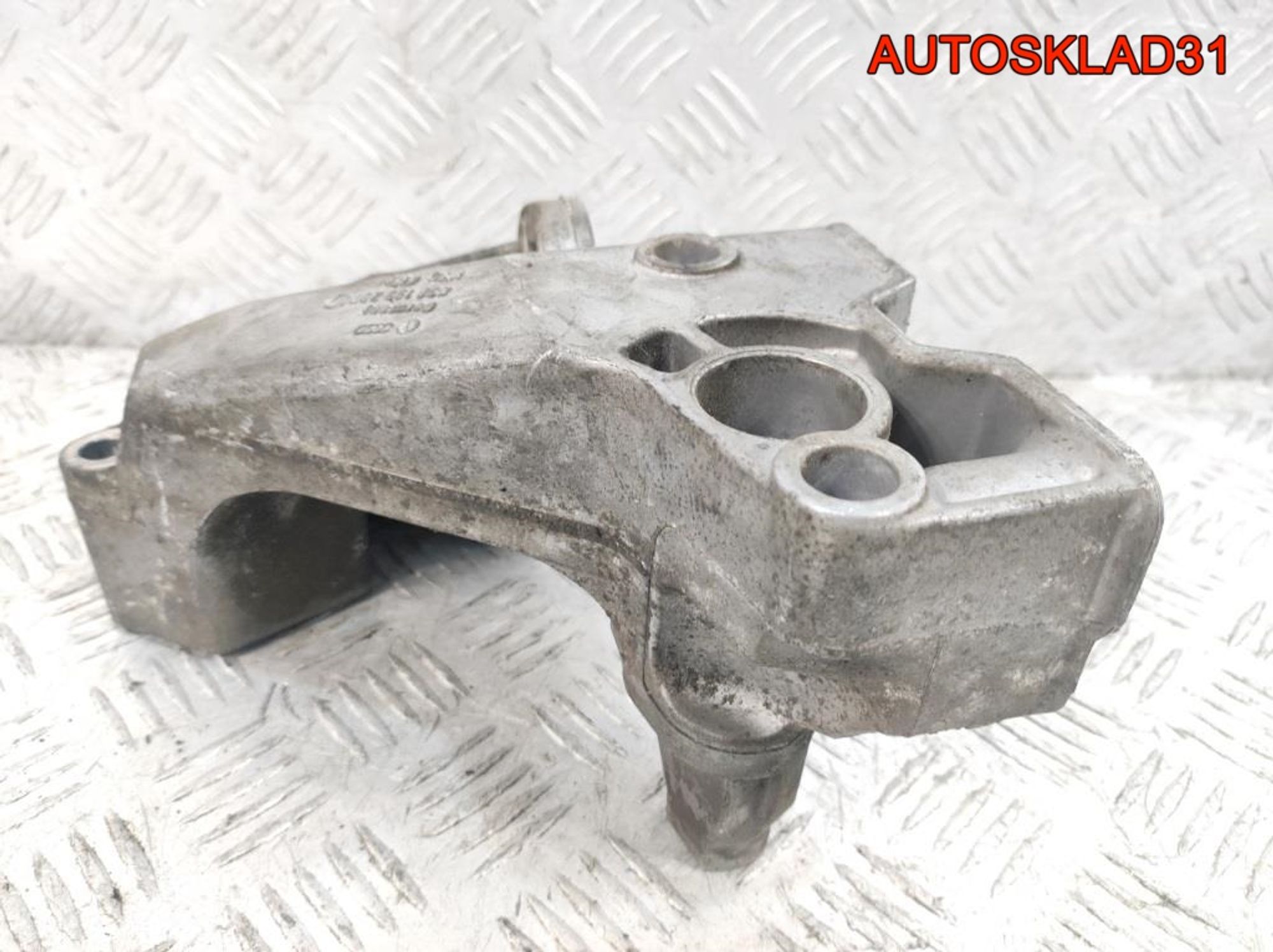 Кронштейн двигателя правый VW Golf 4 038199207J, 1800 рублей, Дубовое