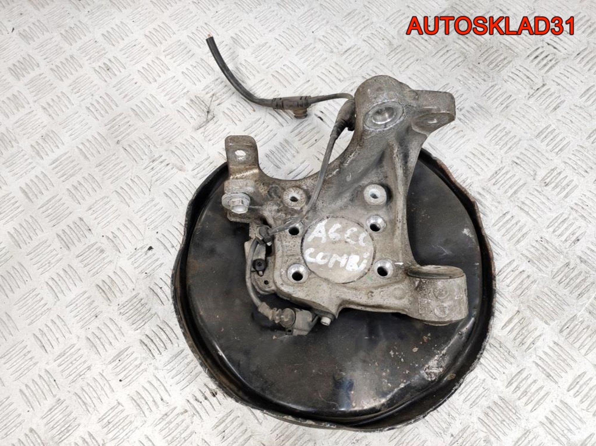 Кулак поворотный задний правый Audi A6 C6 2WD Combi, 1000 рублей, Дубовое