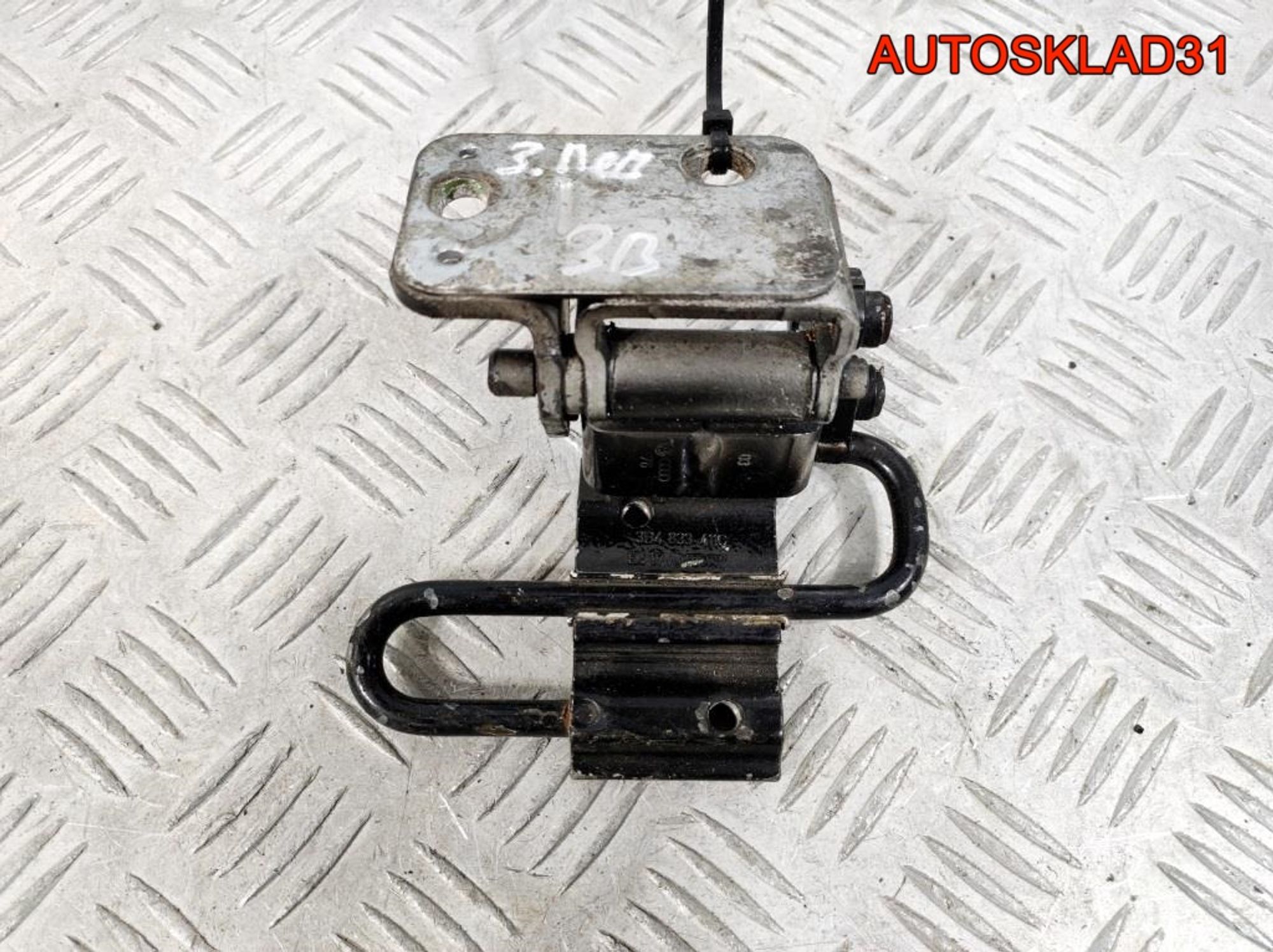 Петля двери задняя левая нижняя VW Passat B5, 700 рублей, Дубовое