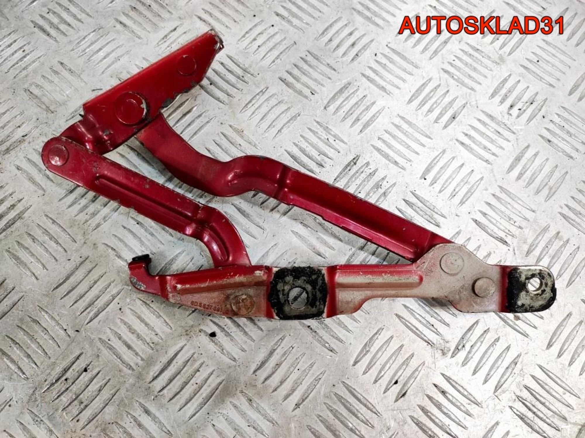Петля крышки багажника левая Audi A4 B5 8D5827301C, 900 рублей, Дубовое