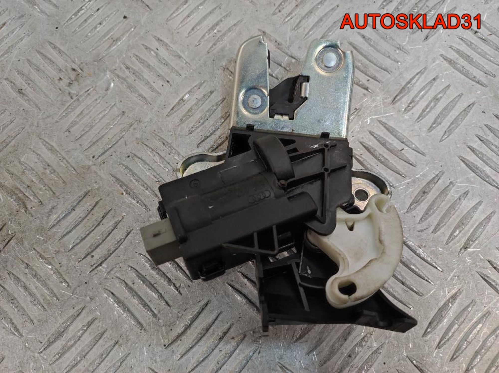 Замок багажника Audi A6 C6 4F5827505D Седан, 3200 рублей, Дубовое