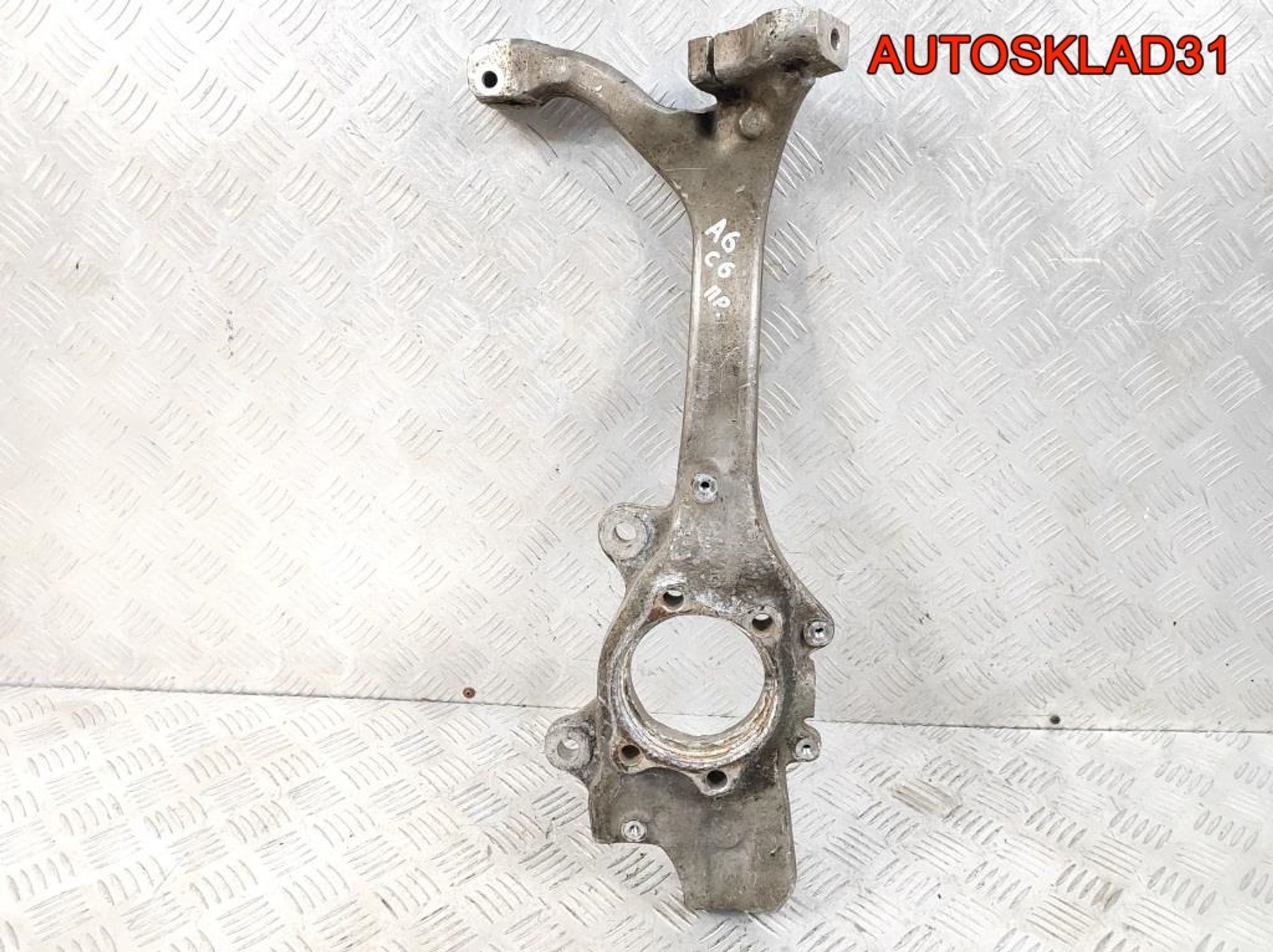 Кулак передний правый Audi A6 C6 4F0407242E, 7000 рублей, Дубовое