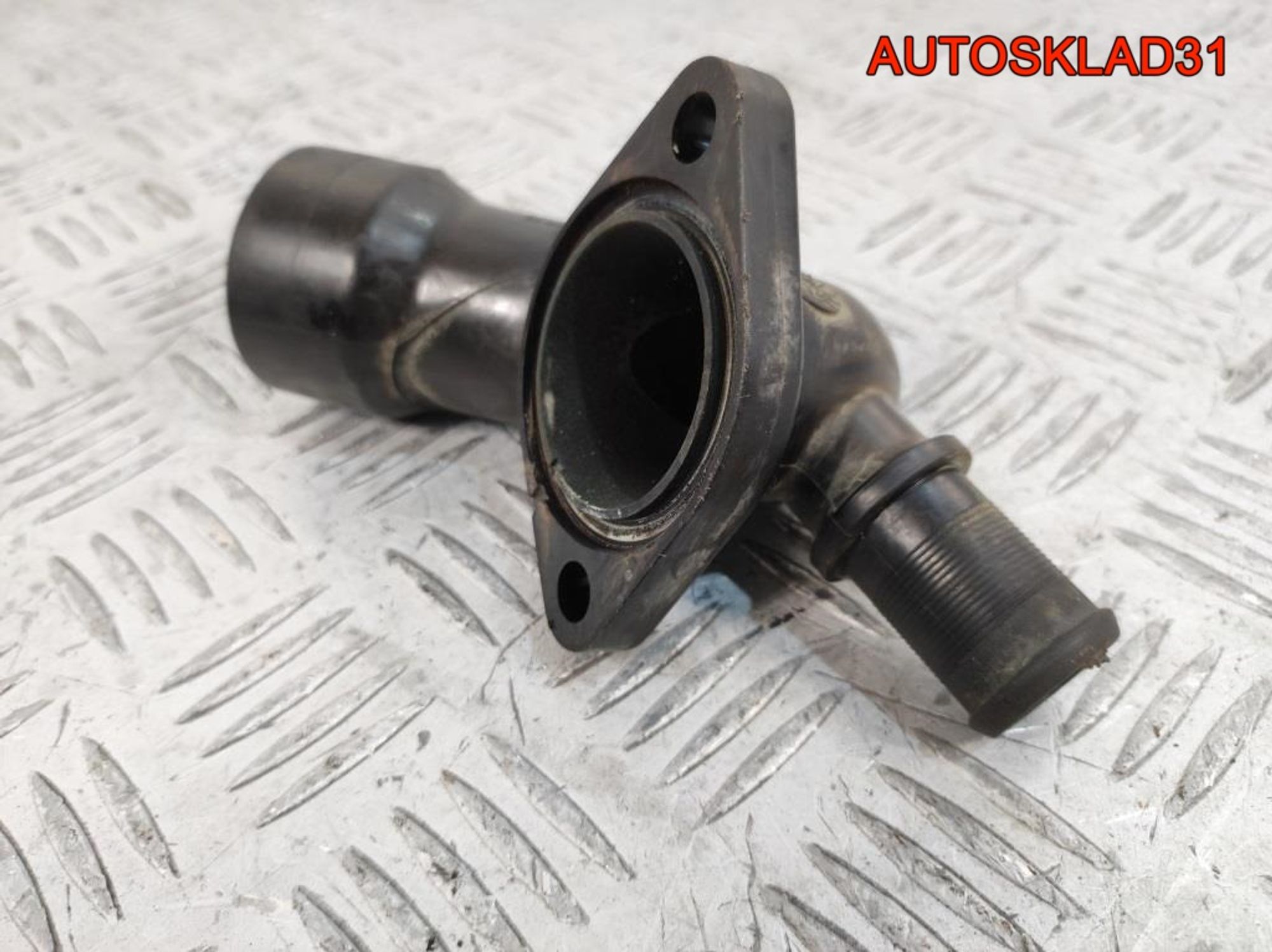 Фланец системы охлаждения Ford Focus 3 2,0 UFDB 9646559580, 600 рублей, Дубовое