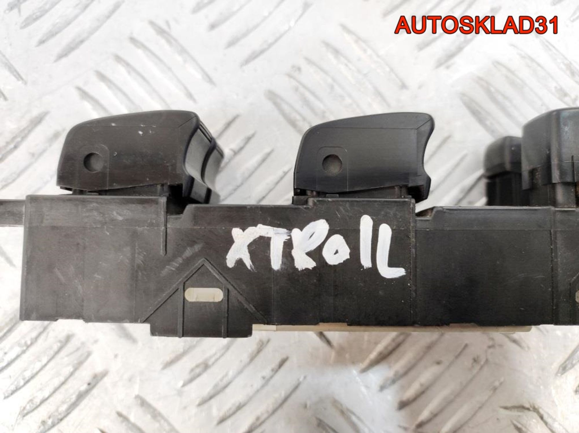 Блок управления стеклоподъемниками Nissan X-Trail, 4100 рублей, Дубовое